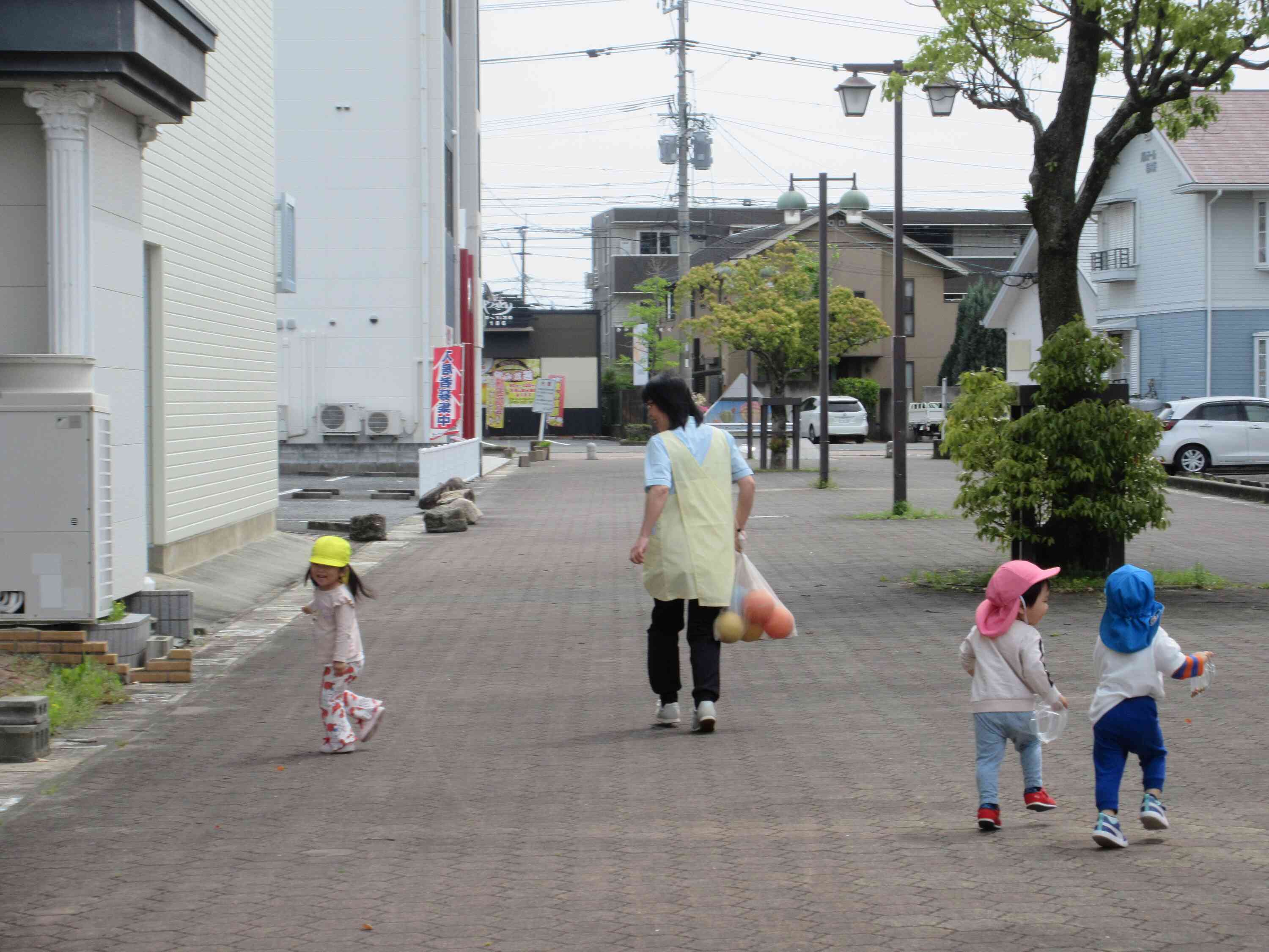 保育園に「よ～いドン！」かけっこで戻りました♪