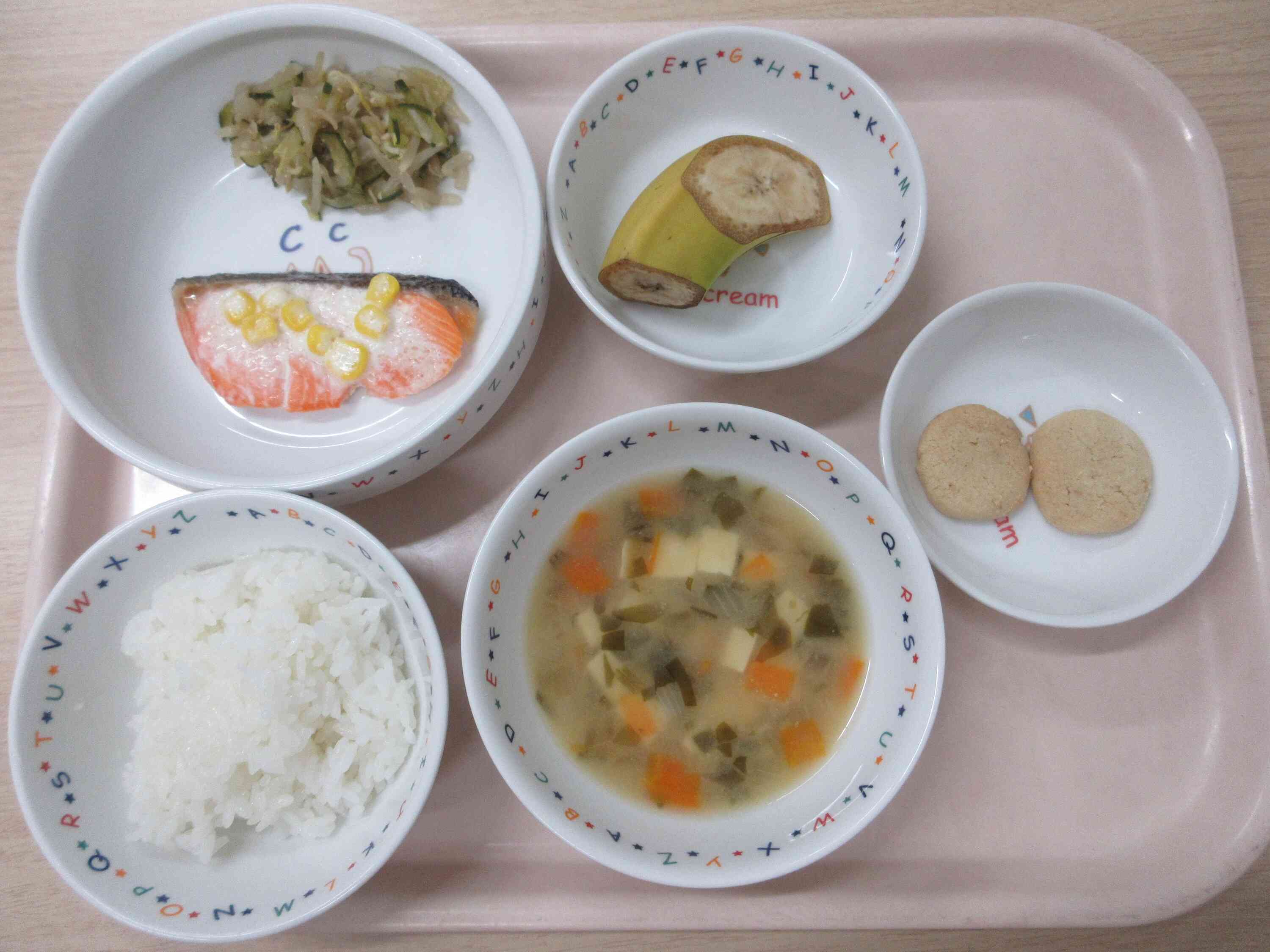 給食は自園調理！毎日出来立てのおいしい給食で