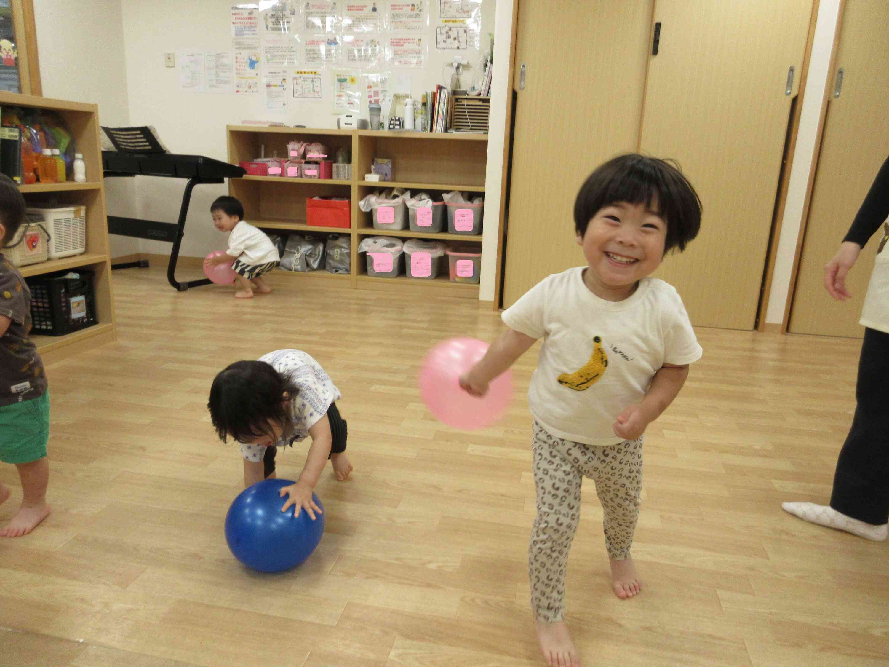 まてまて～～♪　　にっこり笑顔にこちらまで嬉しくなります♪