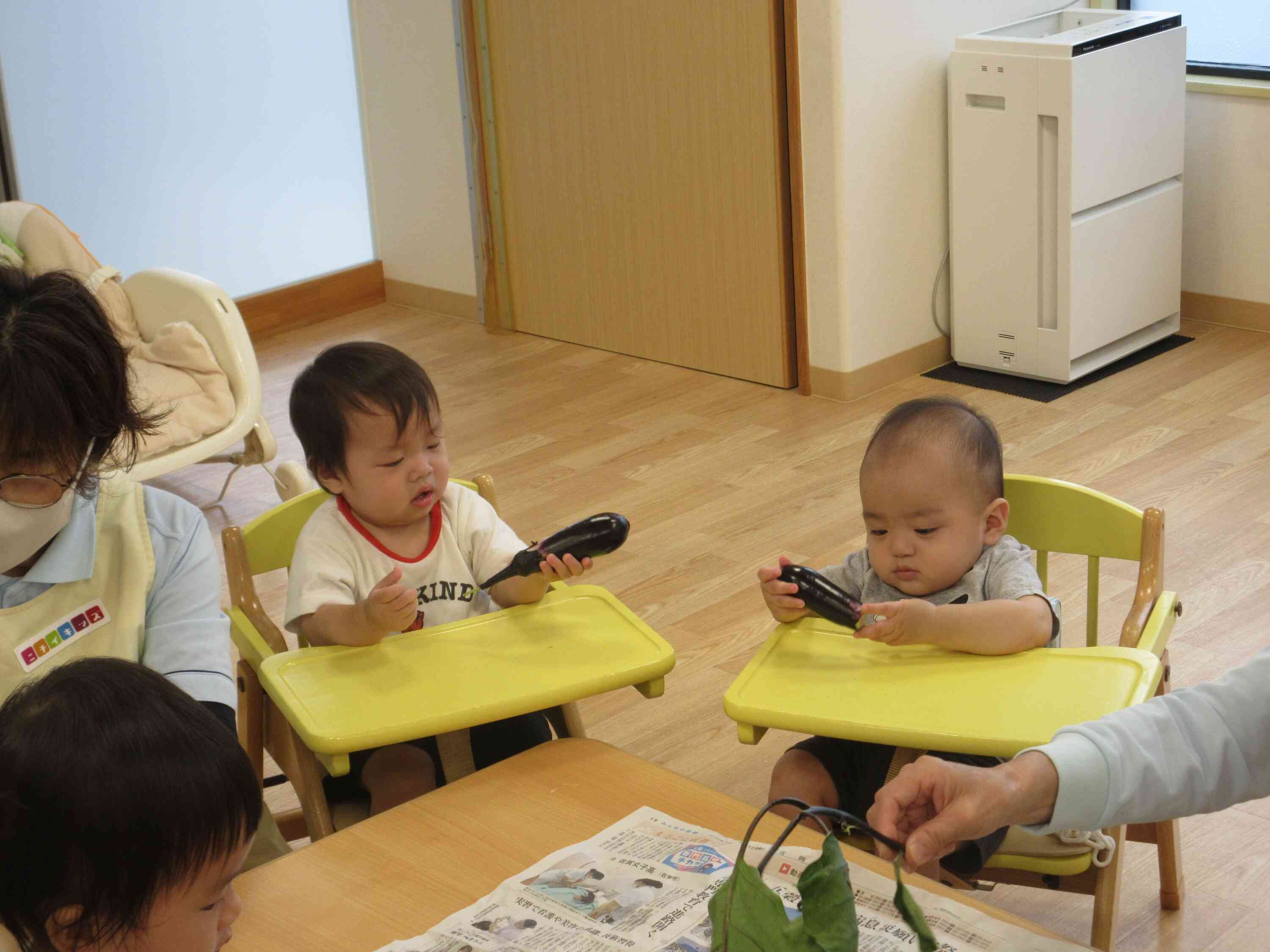 0歳児さんもじ～っと見て観察していました♪
