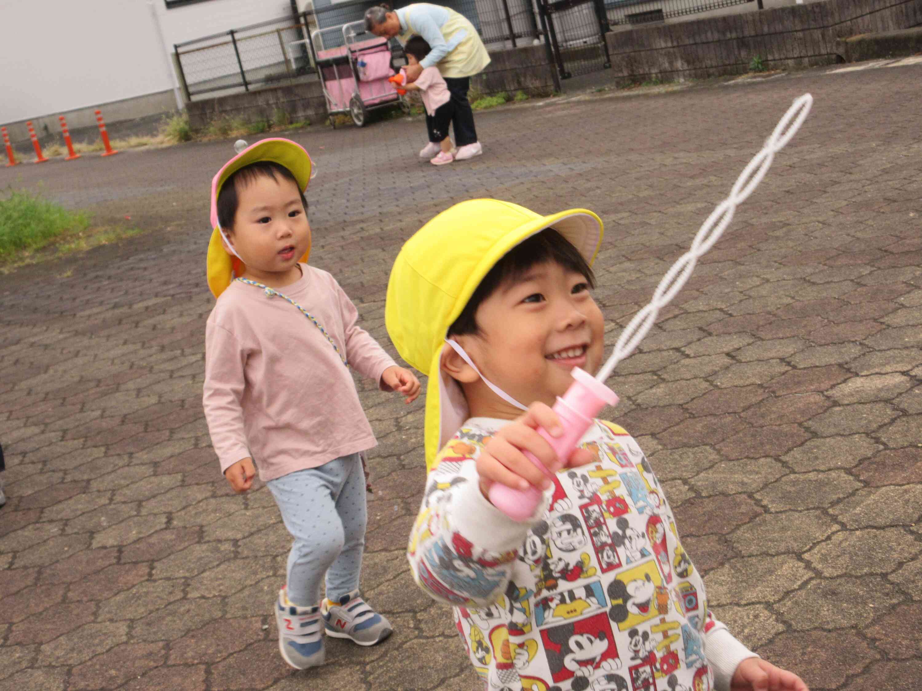 シャボン玉とんだ～♪