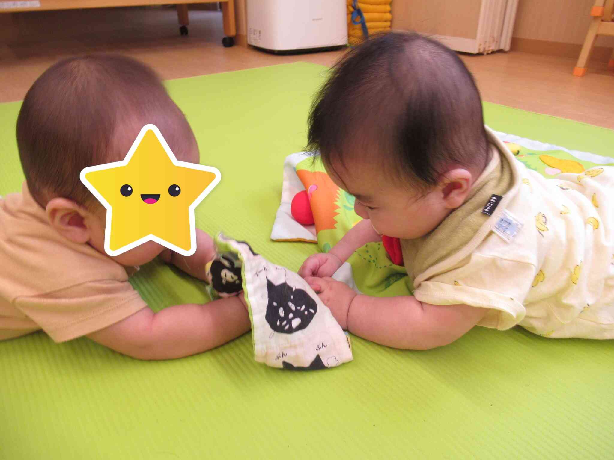 お友だちとにらめっこ(?)