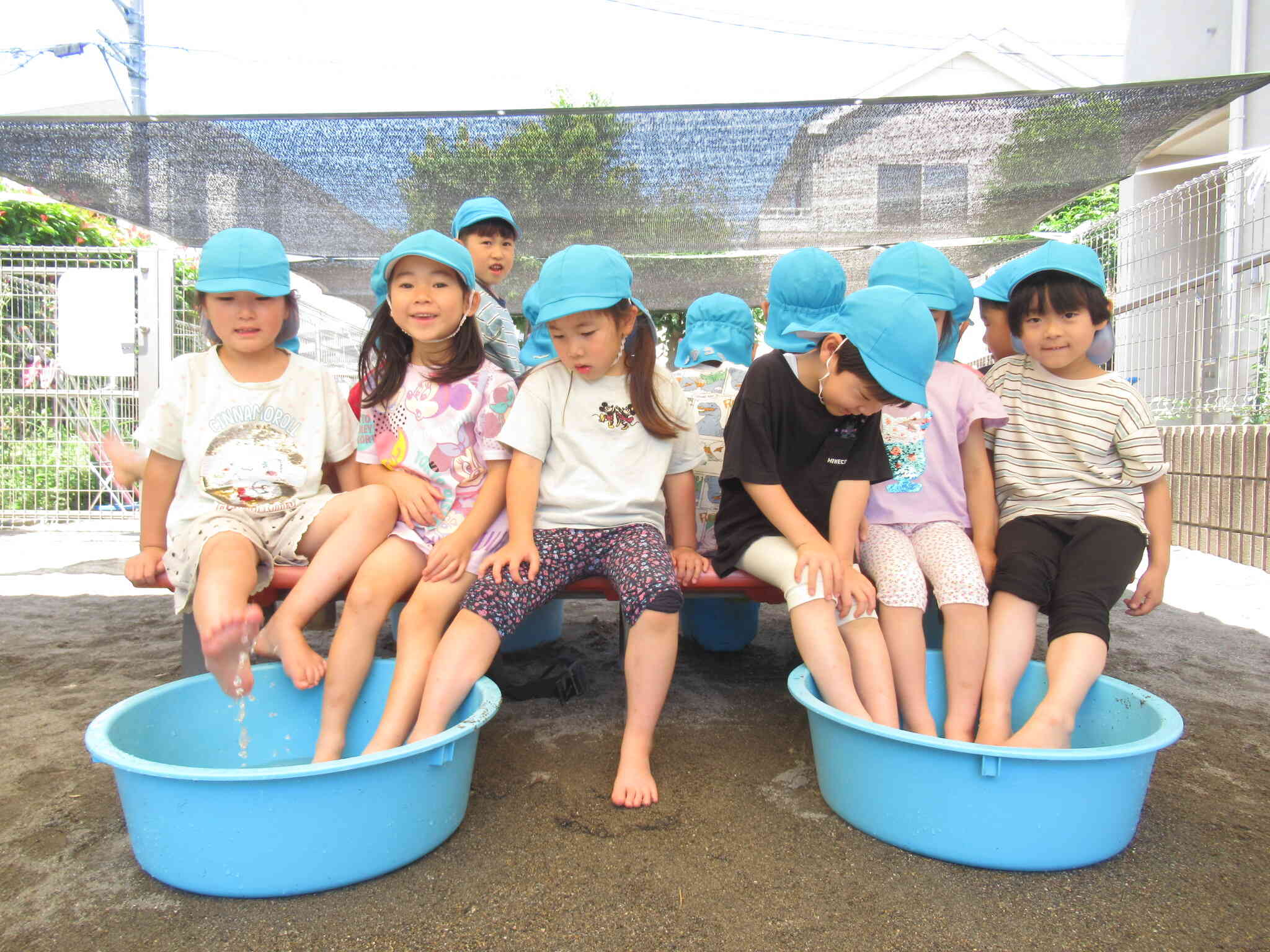 足湯ならぬ・・・？５歳児