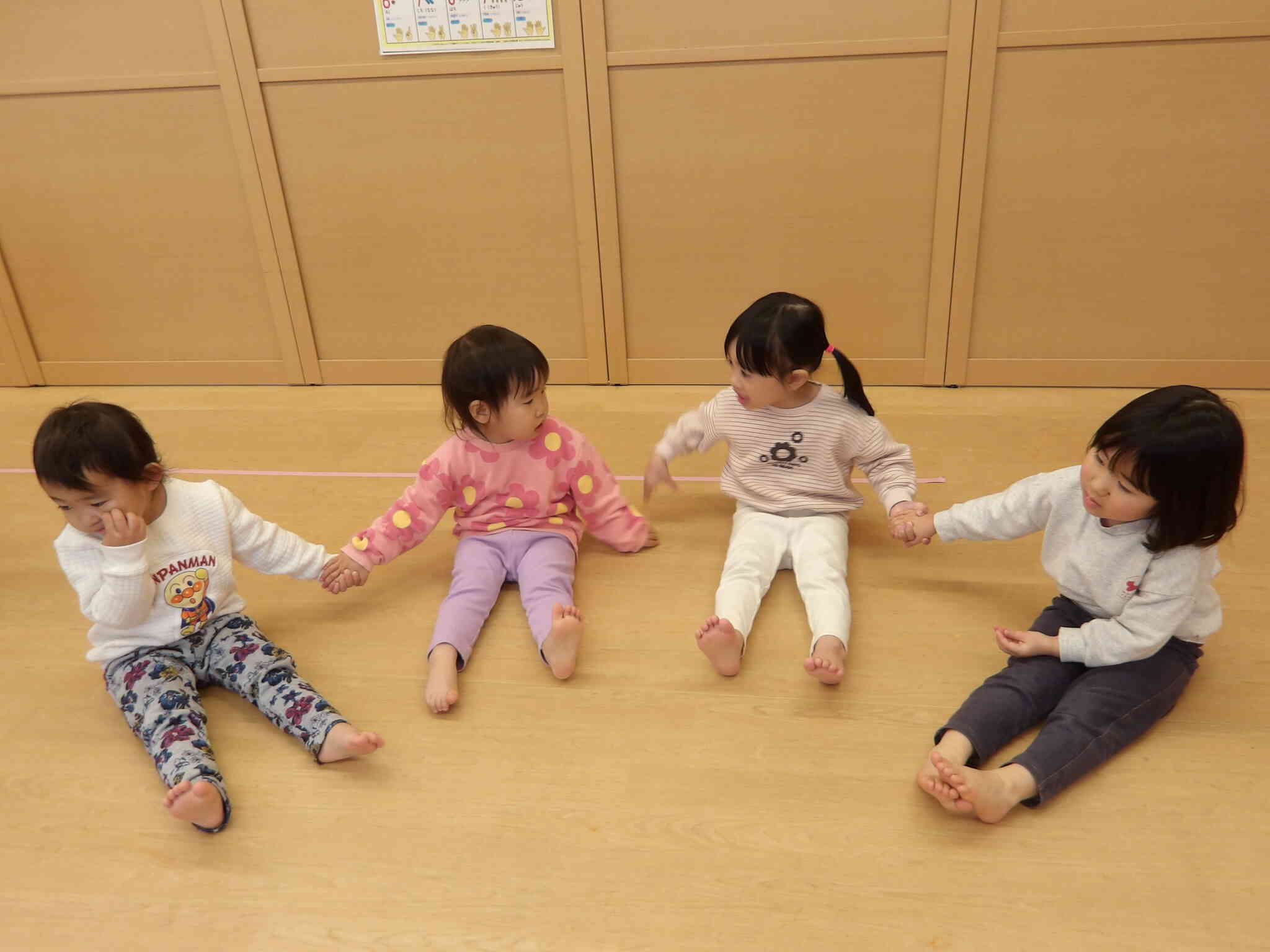 みんな仲良し♡～かるた取りの準備～