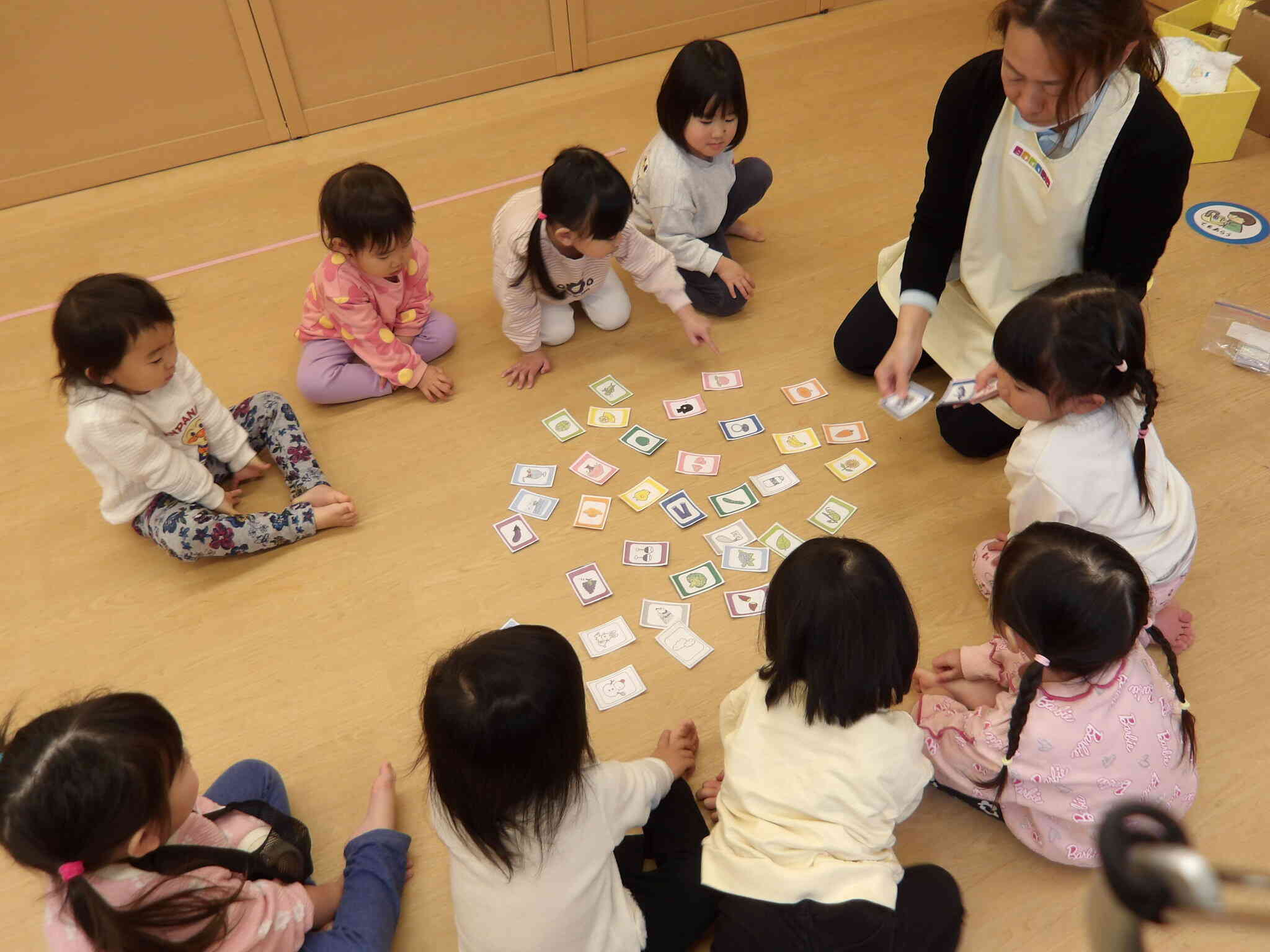 かるた取り～よく聞いてね～