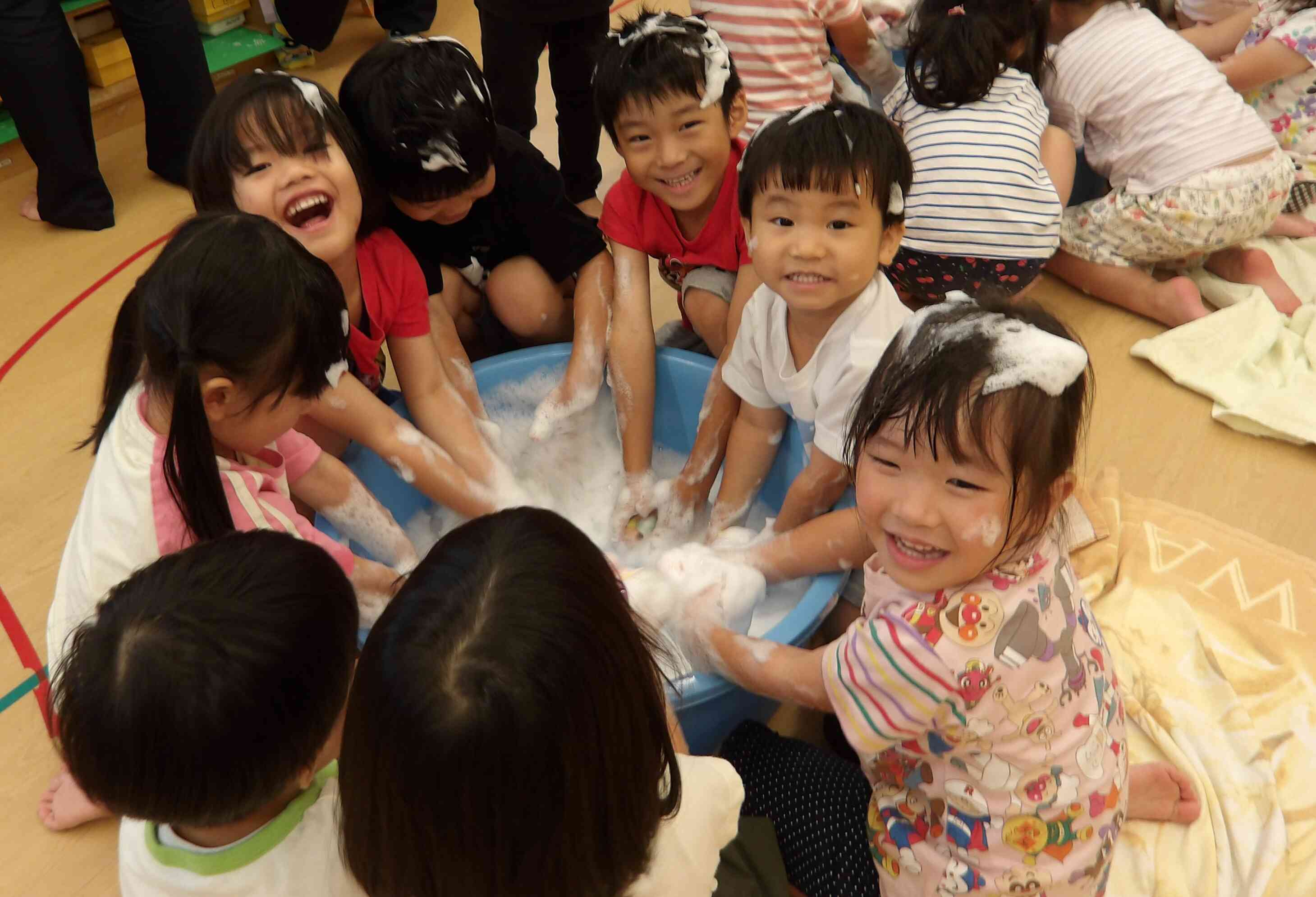 感触あそび～3・４歳児クラス～
