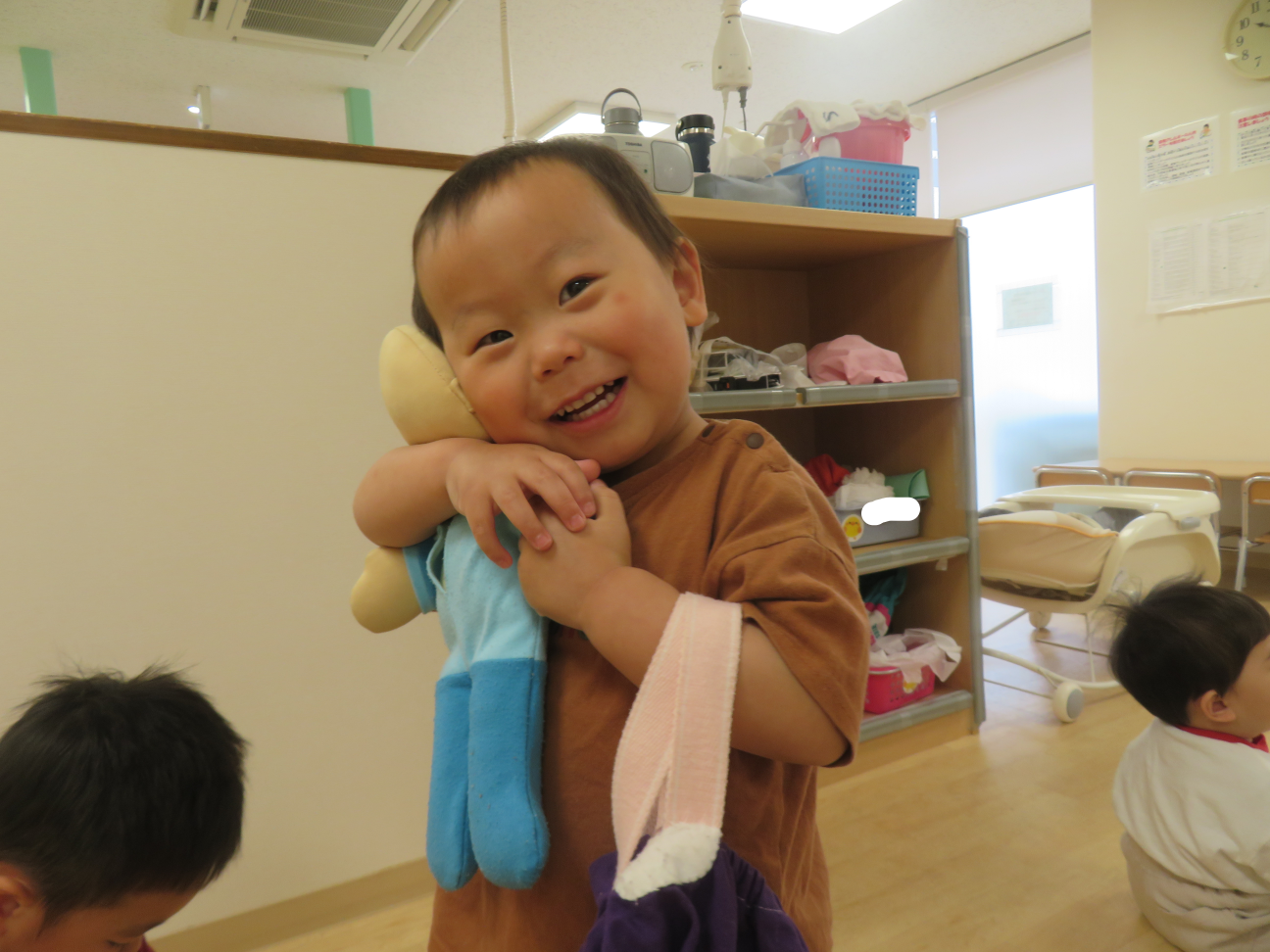 お人形のお世話をしていました☆