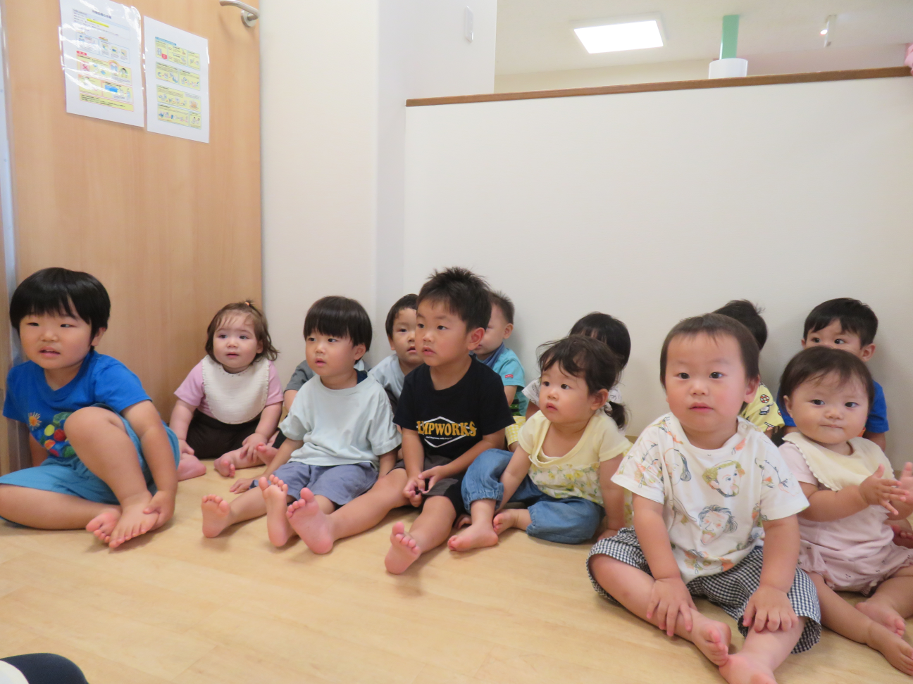 みんなしっかりお話しを聞いています。