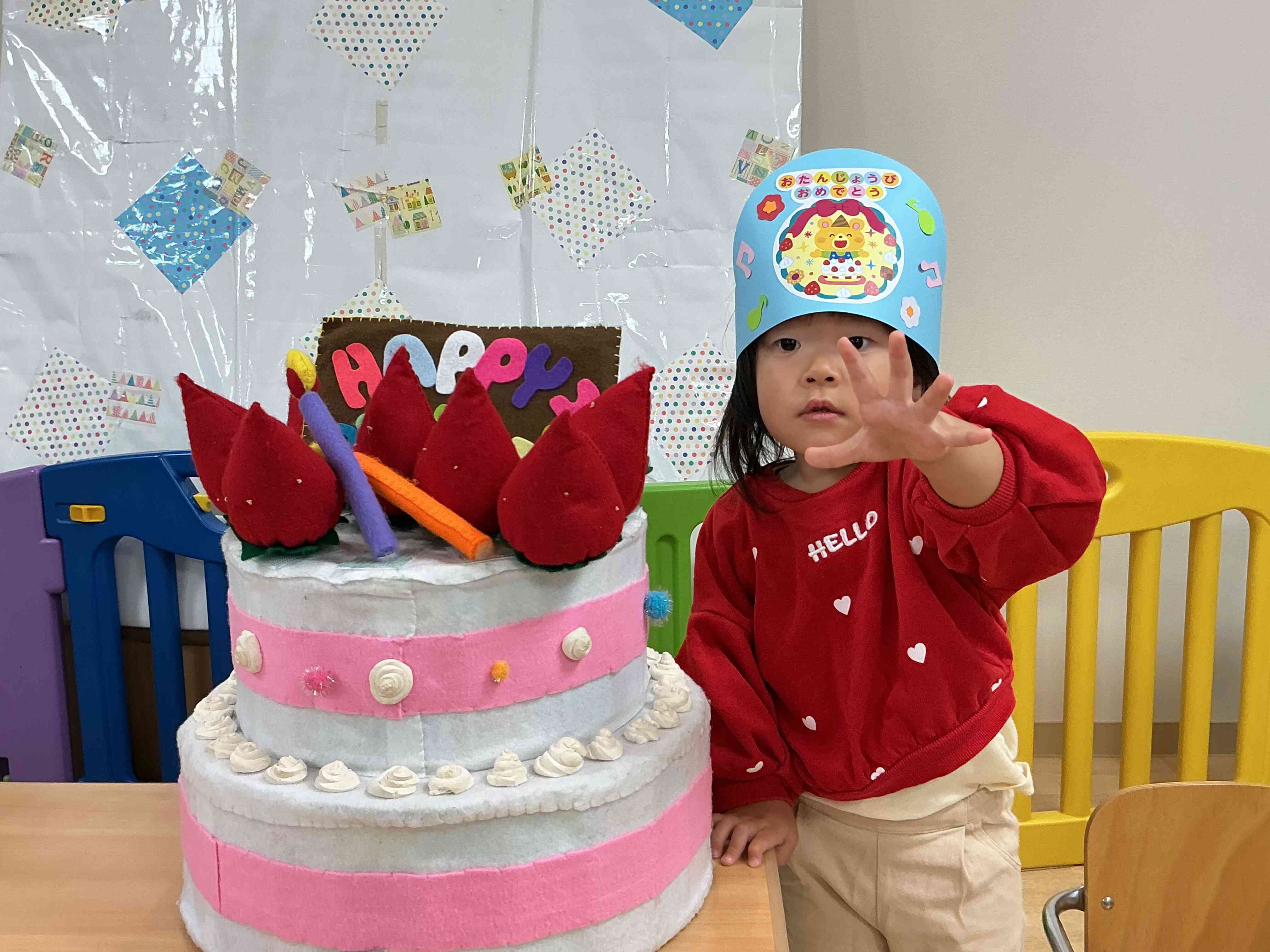 飾りつけたケーキとハイチーズ✌︎