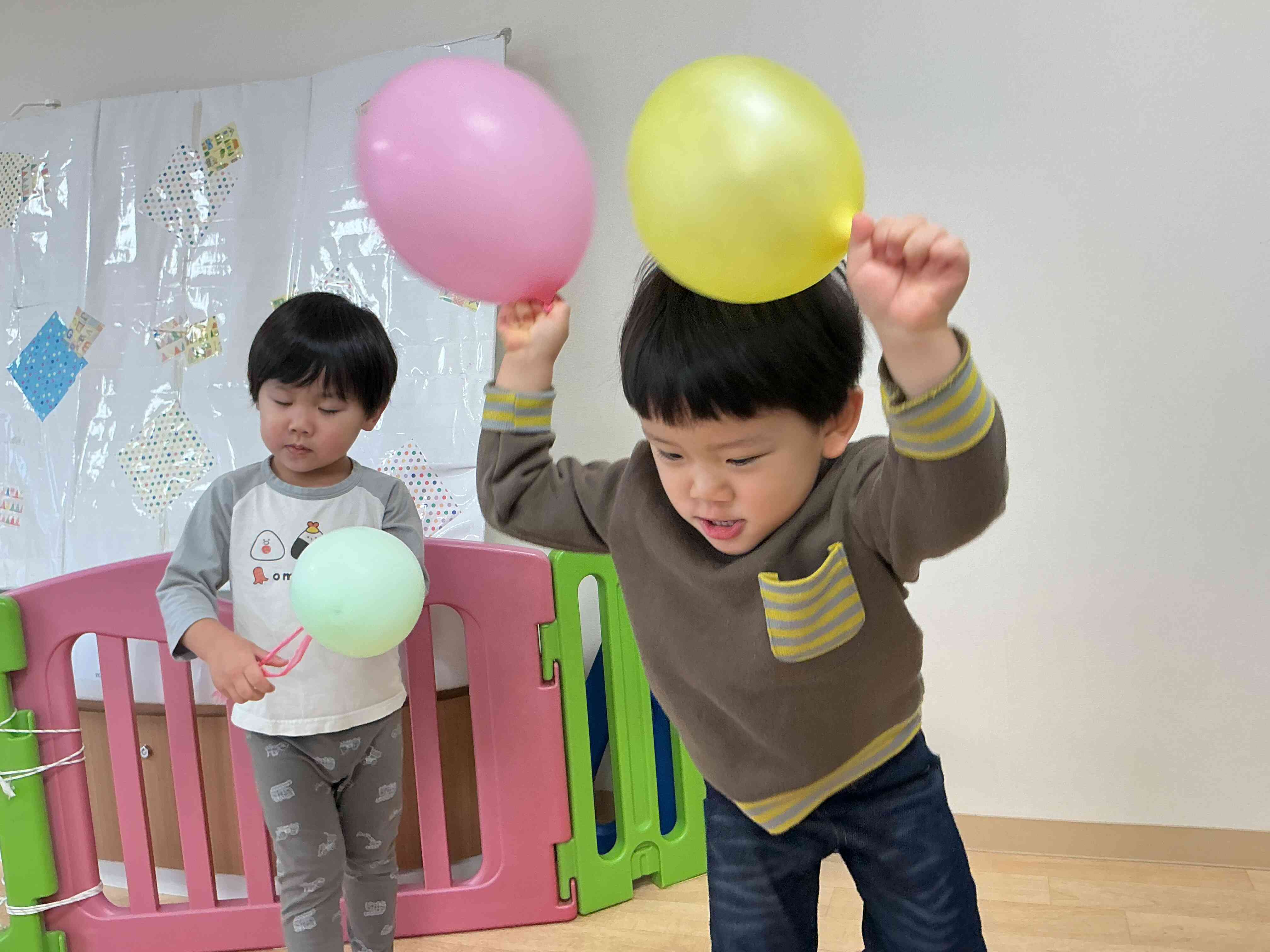 風船を持ってジャーンプ！