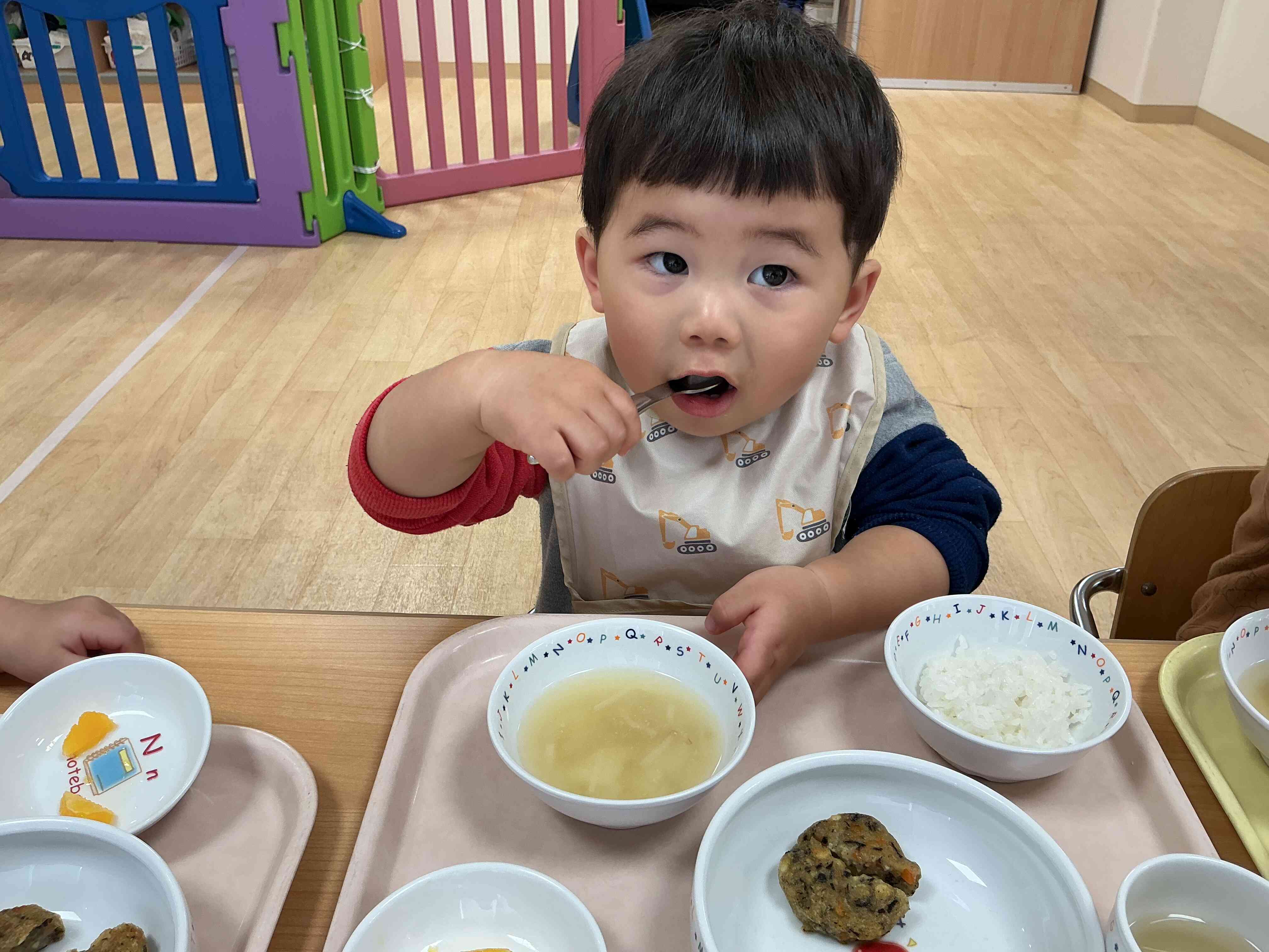 大きく口を開けて食べるよ⭐︎