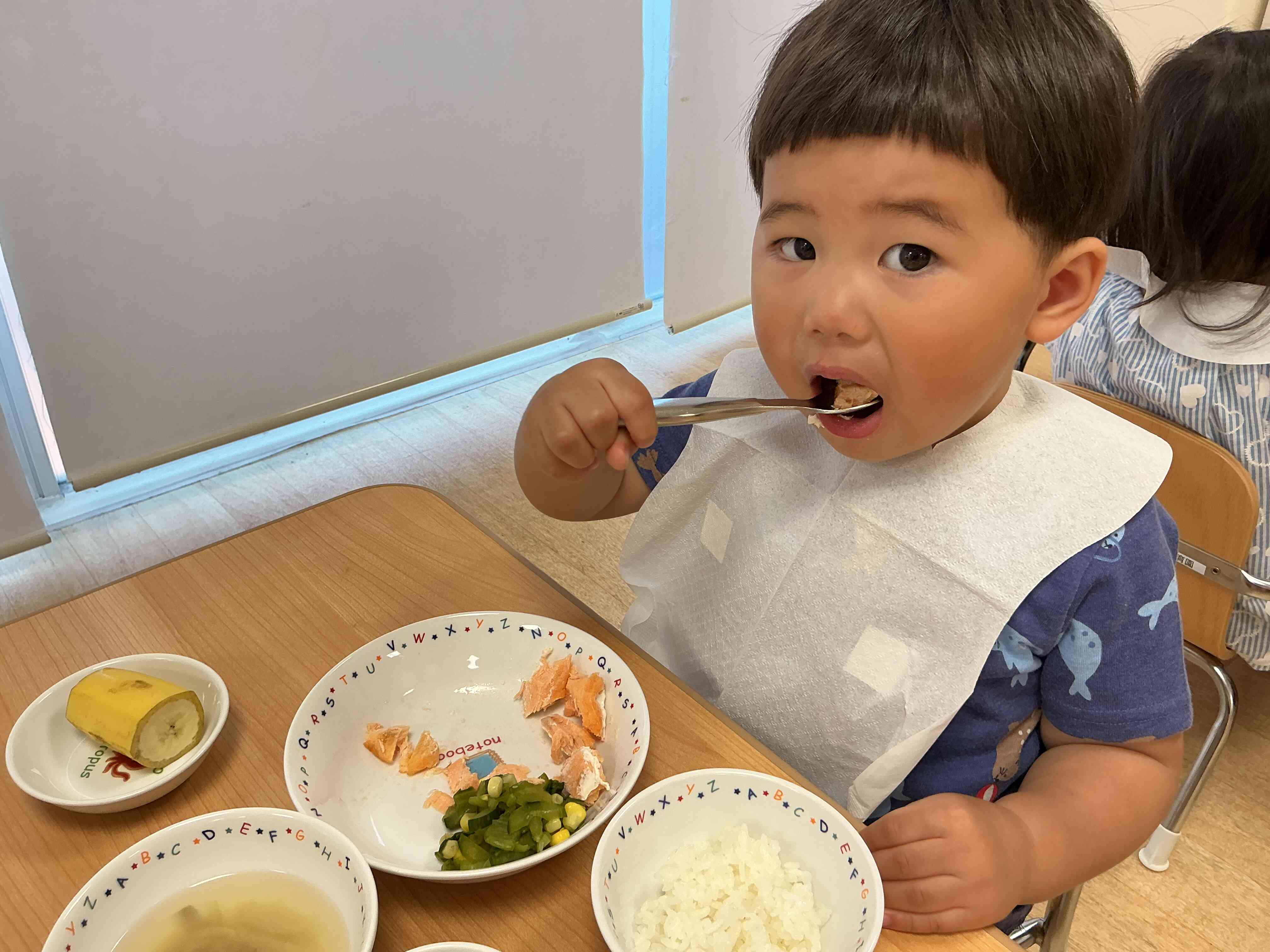 大きく口を開けて食べるよ⭐︎