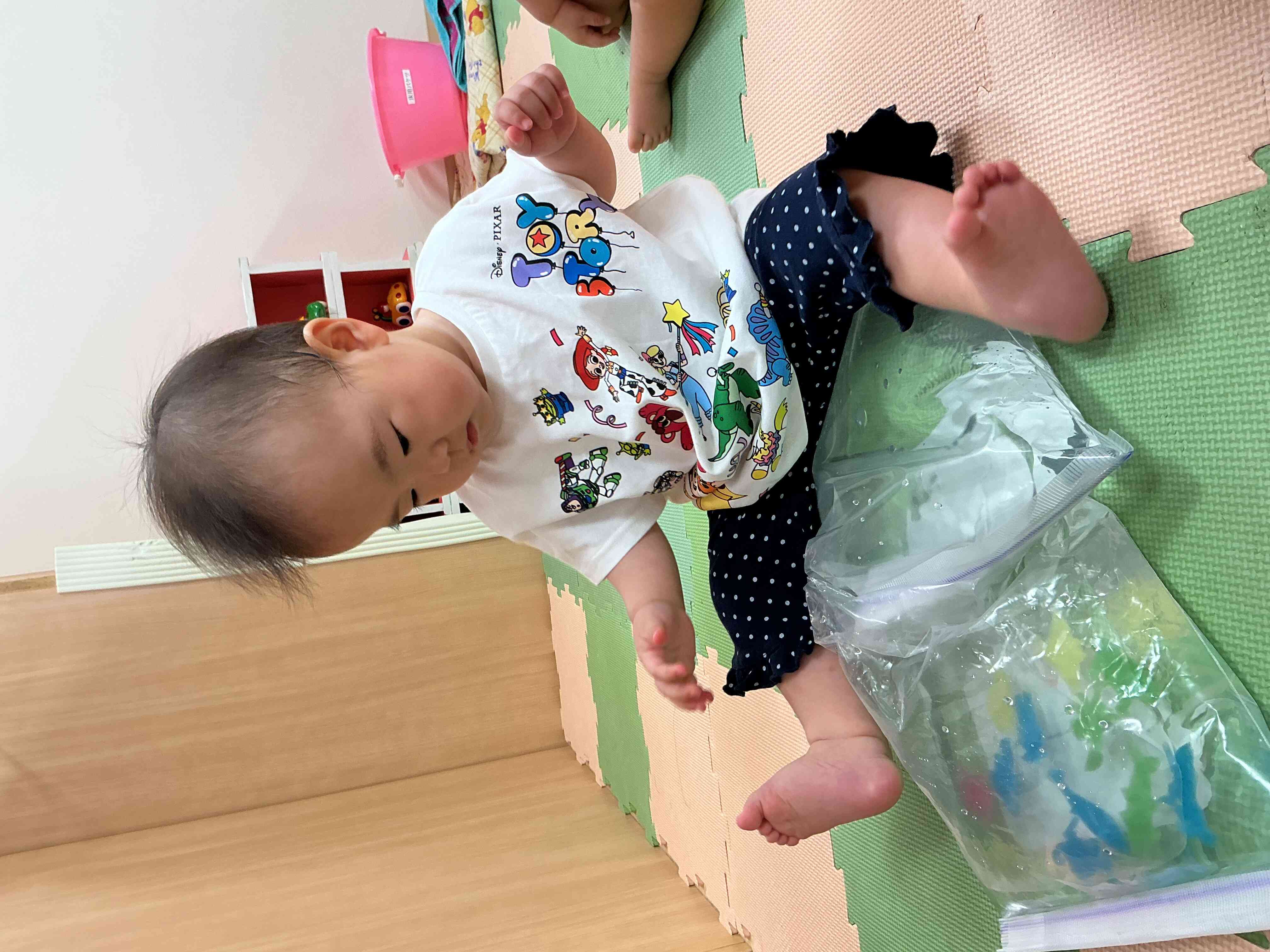 ひよこ組のお友達は感触遊びをしたよ⭐︎