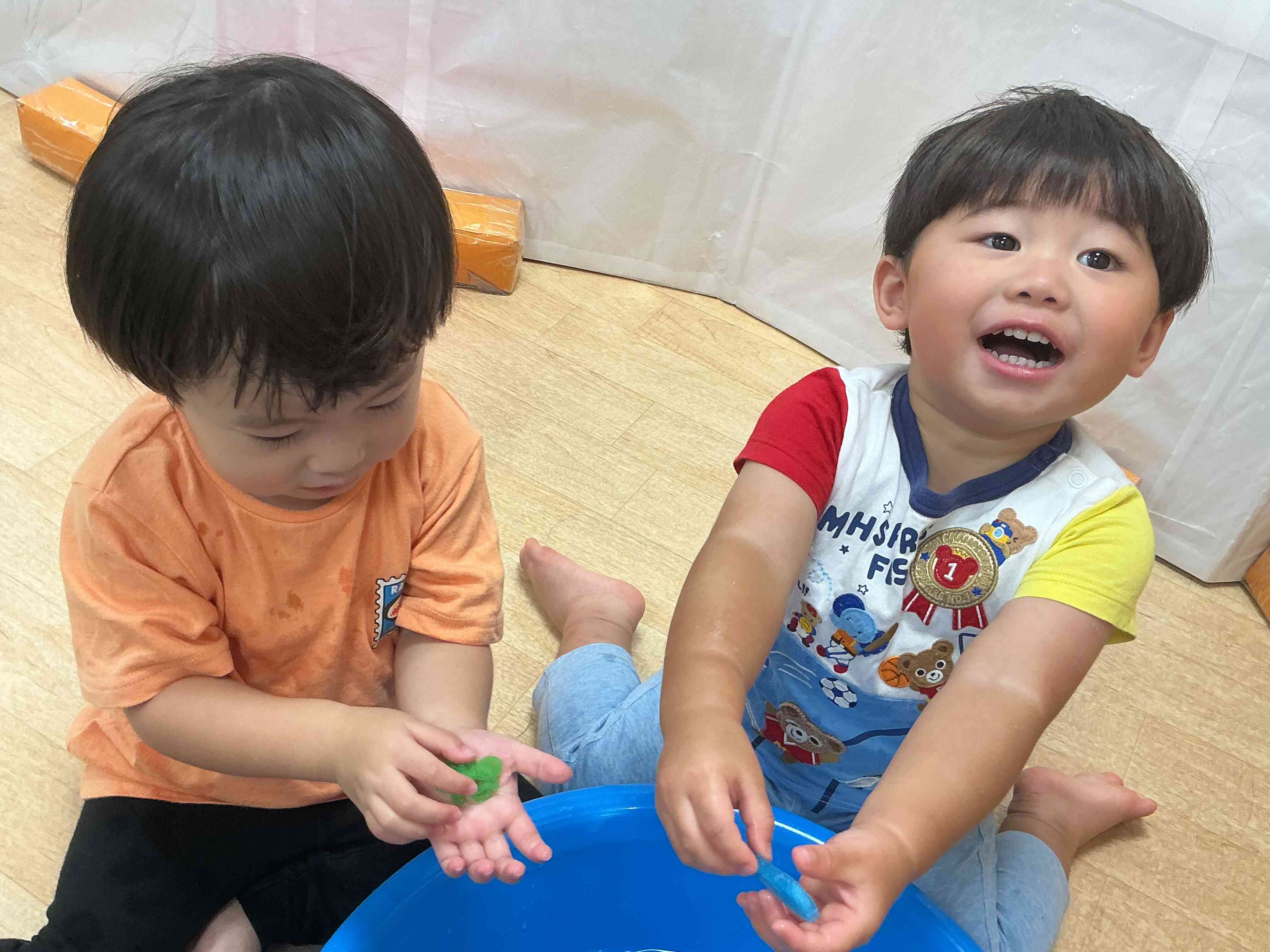 氷の中から動物が出てきた!