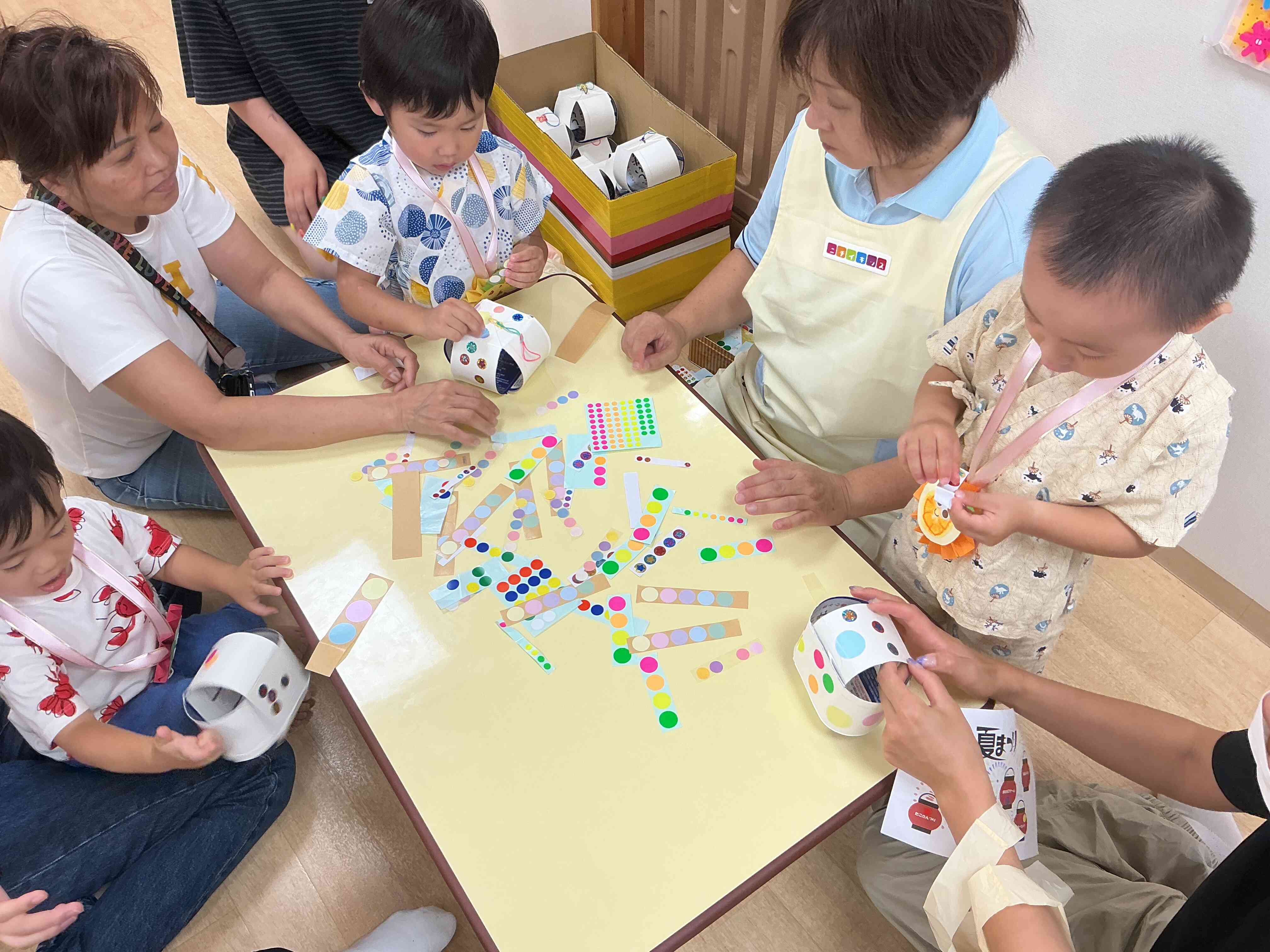 好きなシールを選んでペッタン☆
