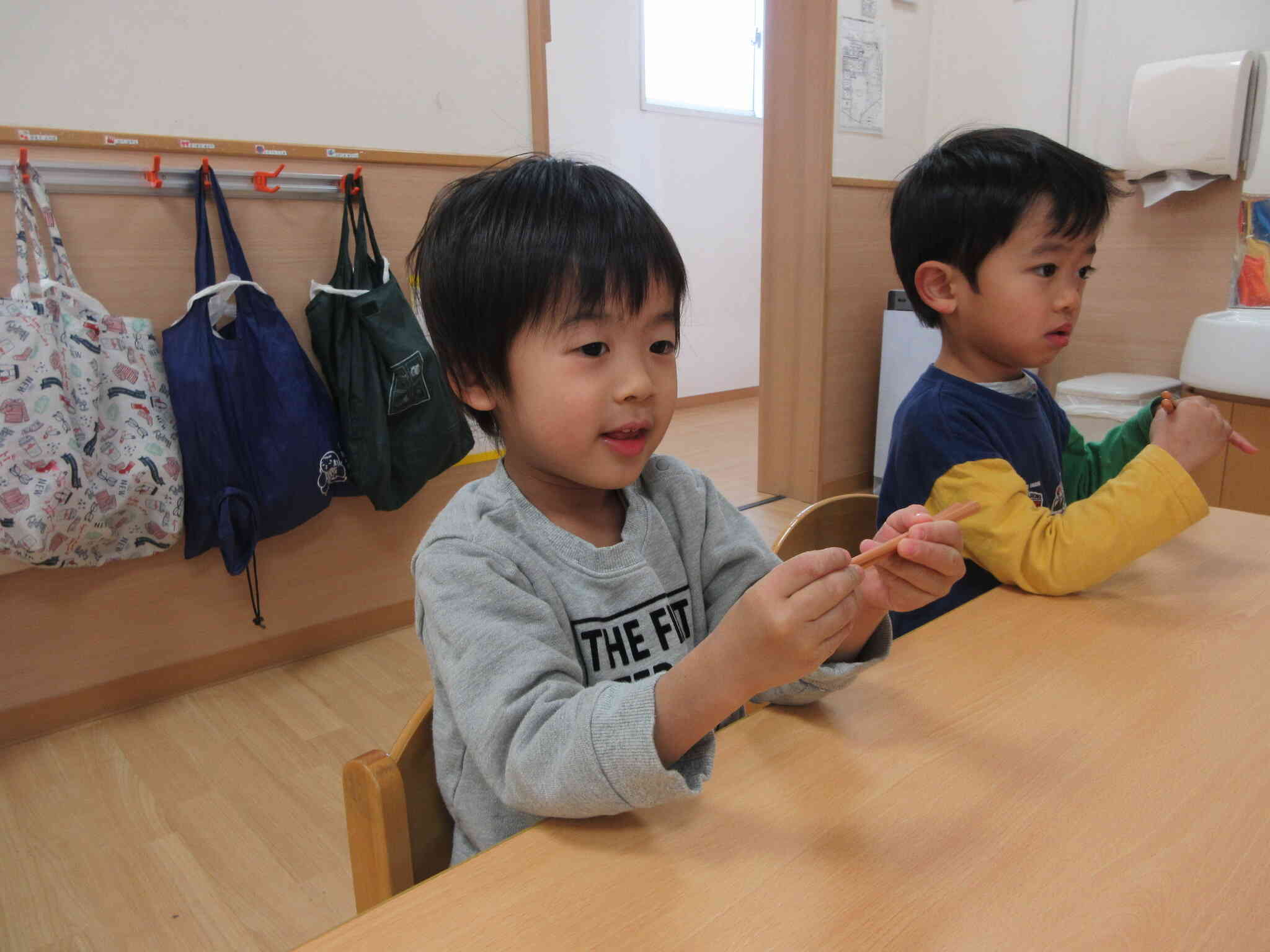 はじめてのお箸♪（りす組・3歳児）