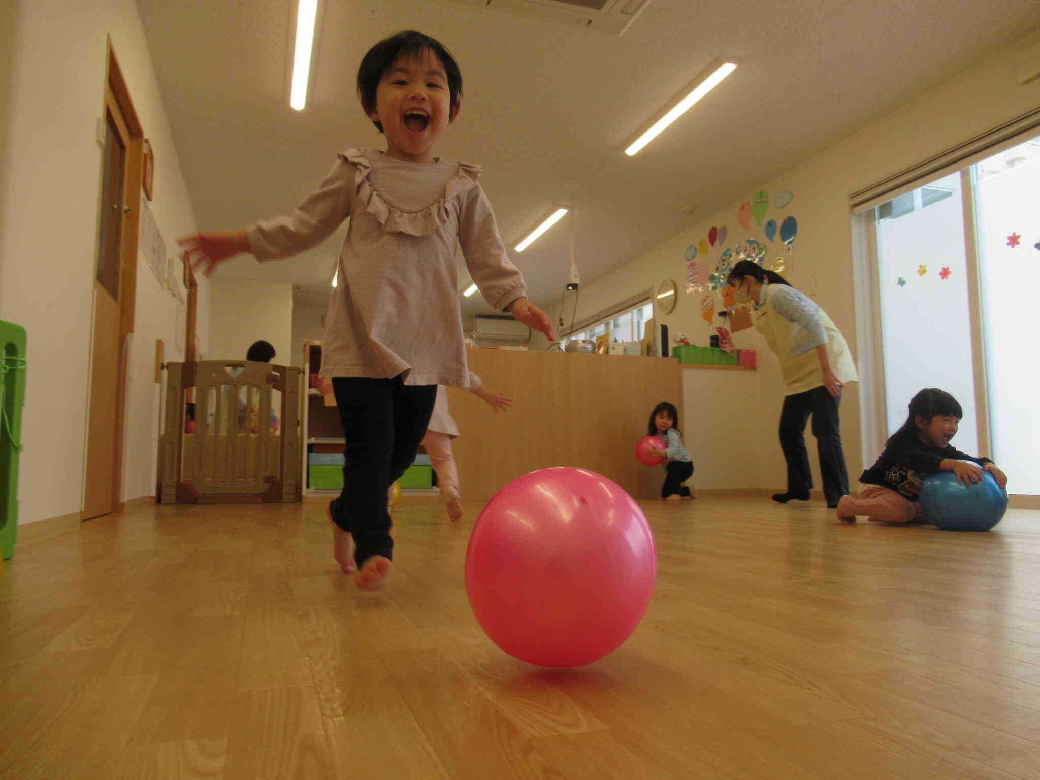 大きなボールで遊ぼう★