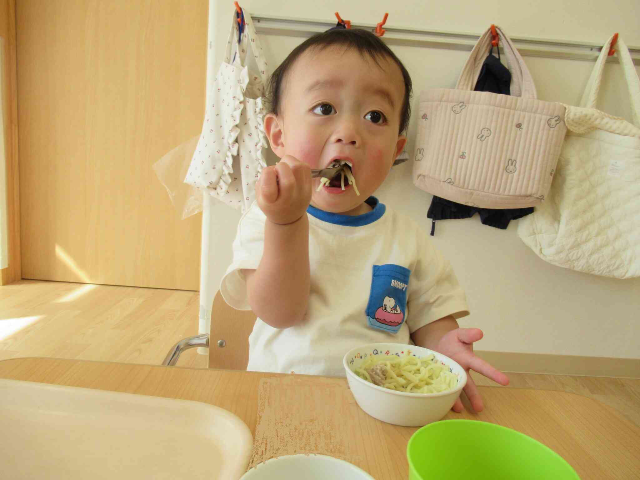 手作りおやつ、大きなお口でいただきます！