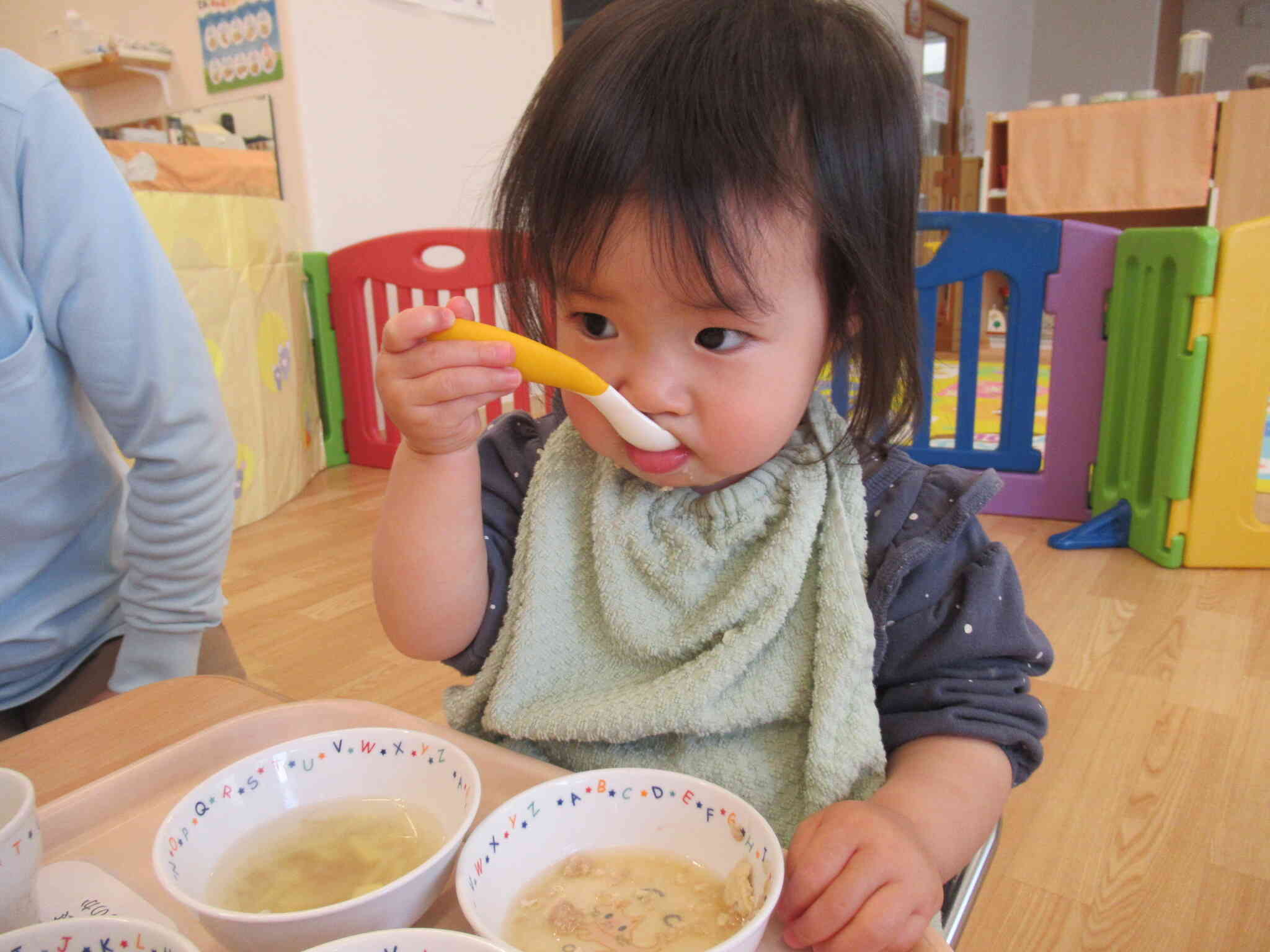 「もぐもぐ、がじがじ」よく噛んで食べるよ☆