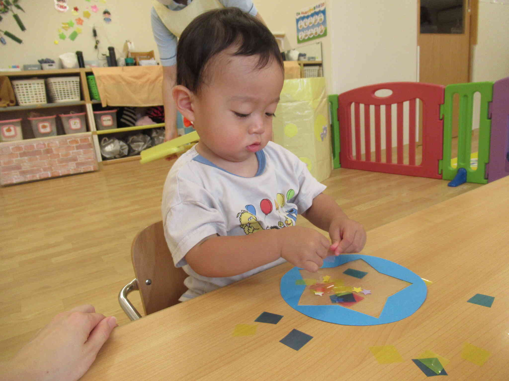 七夕飾りを作ろう！（1歳児）