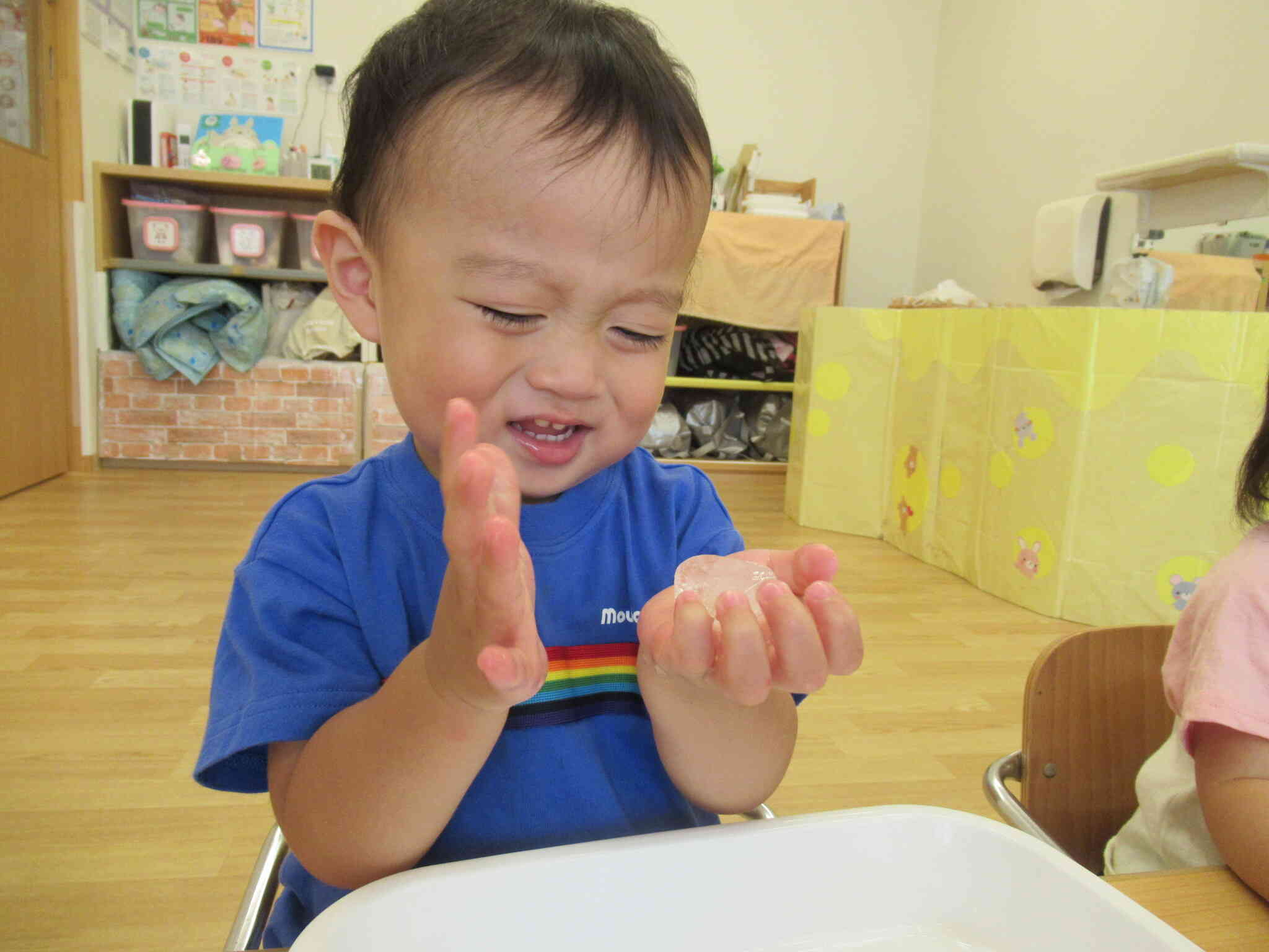 氷ってつめたーい!!