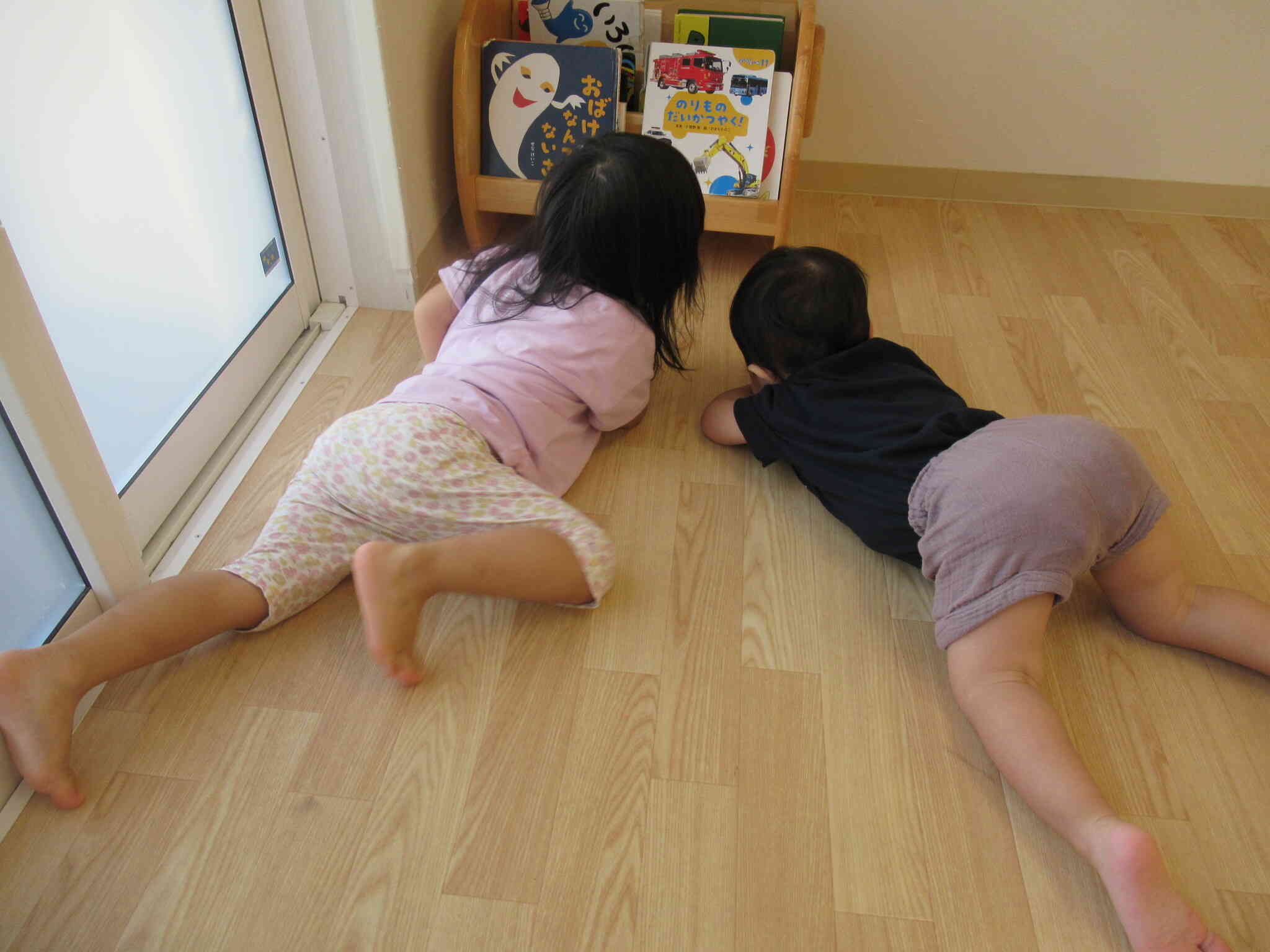 お部屋の隅っこに何かを発見！