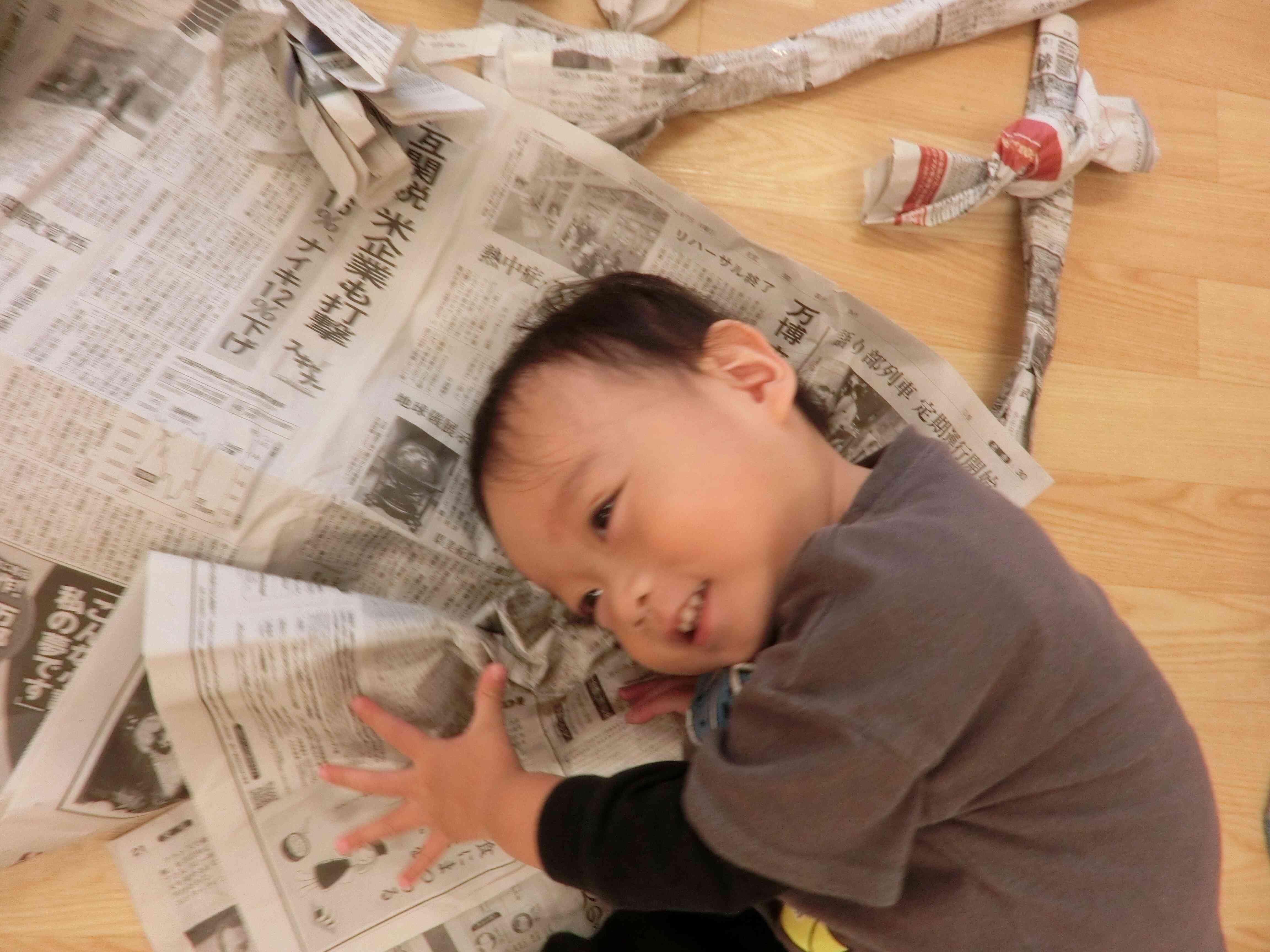 新聞紙であそぼう！