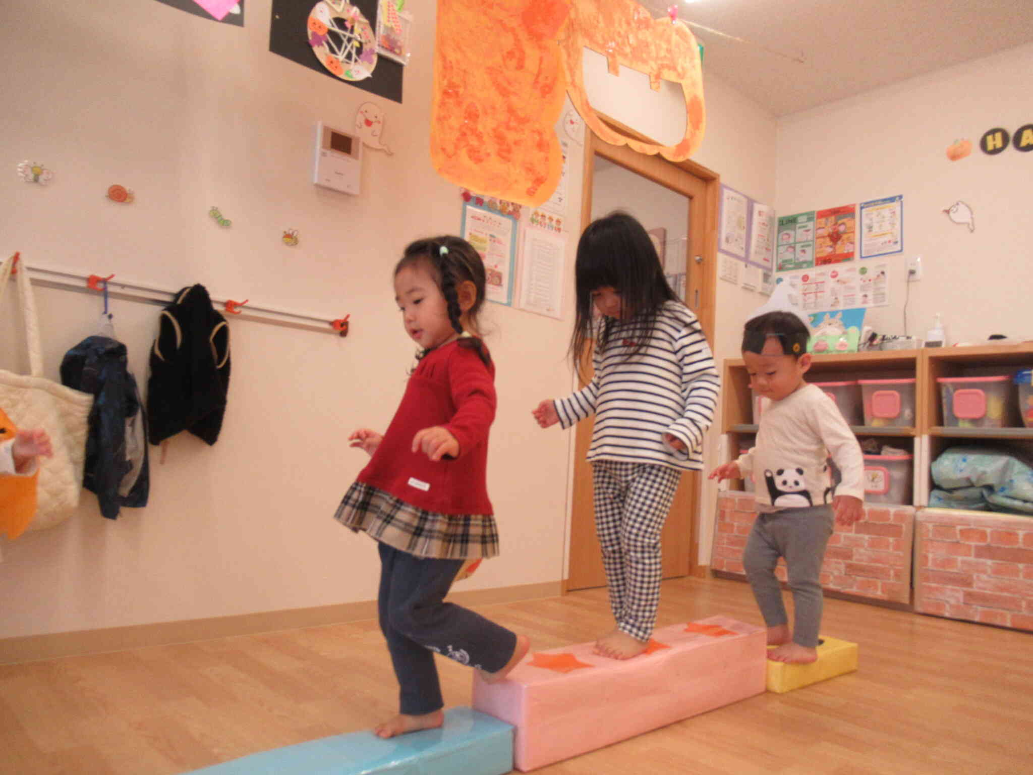 落ちないように、ゆっくり渡るよ!