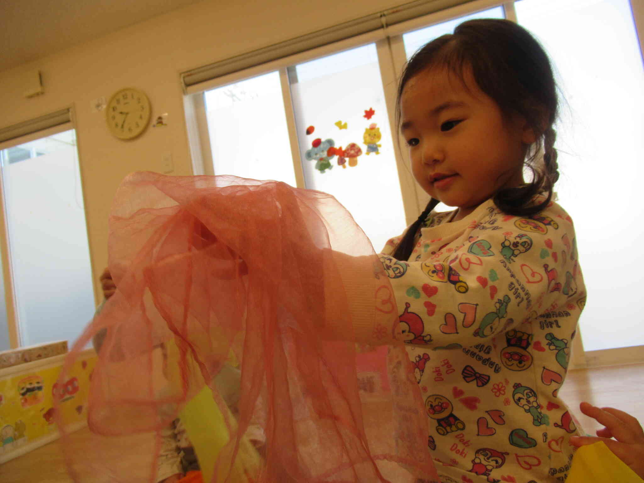 ふわふわスカーフ、おもしろいね！