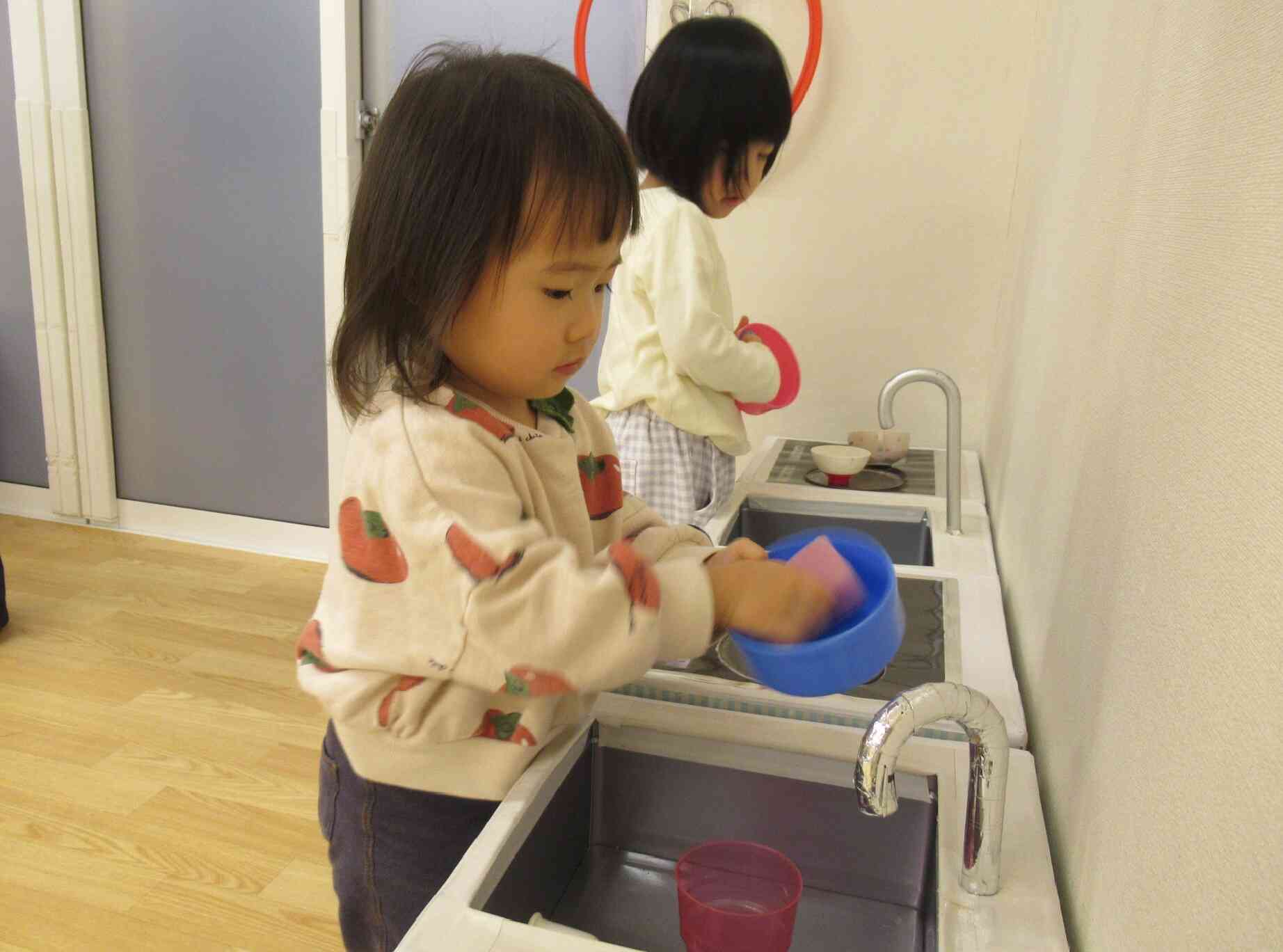 食べた後は、お皿洗い♪