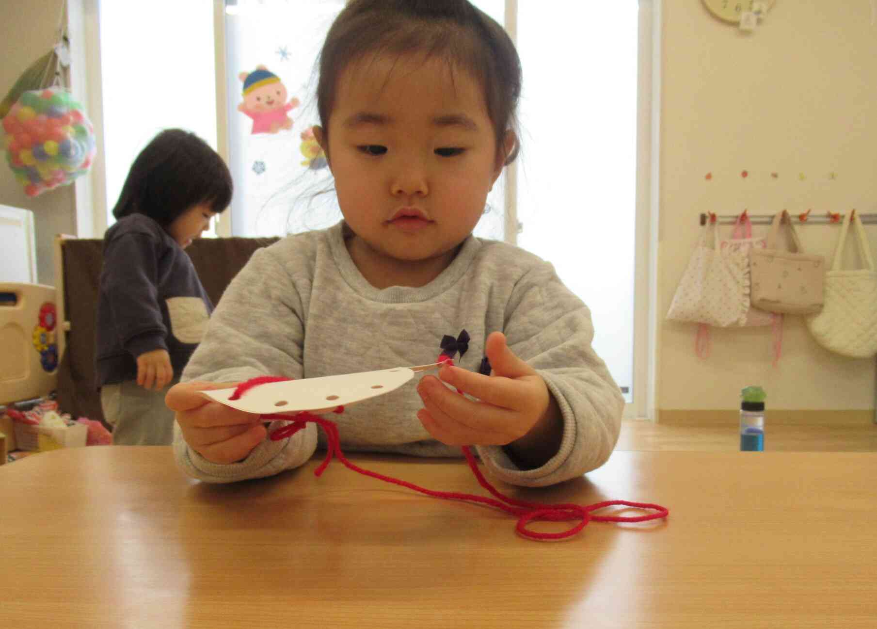 赤い色の手袋にするよ♪