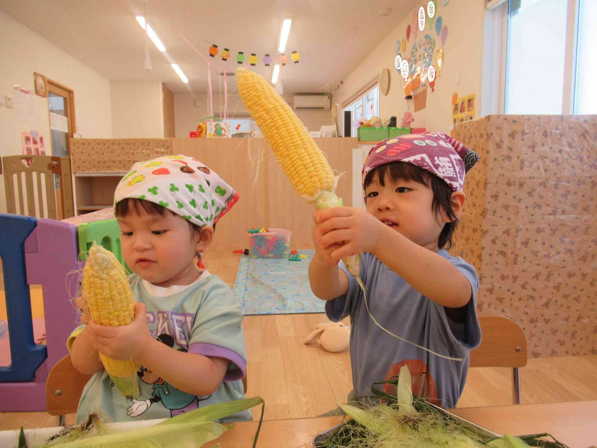 食育『トウモロコシの皮むきをしよう！』