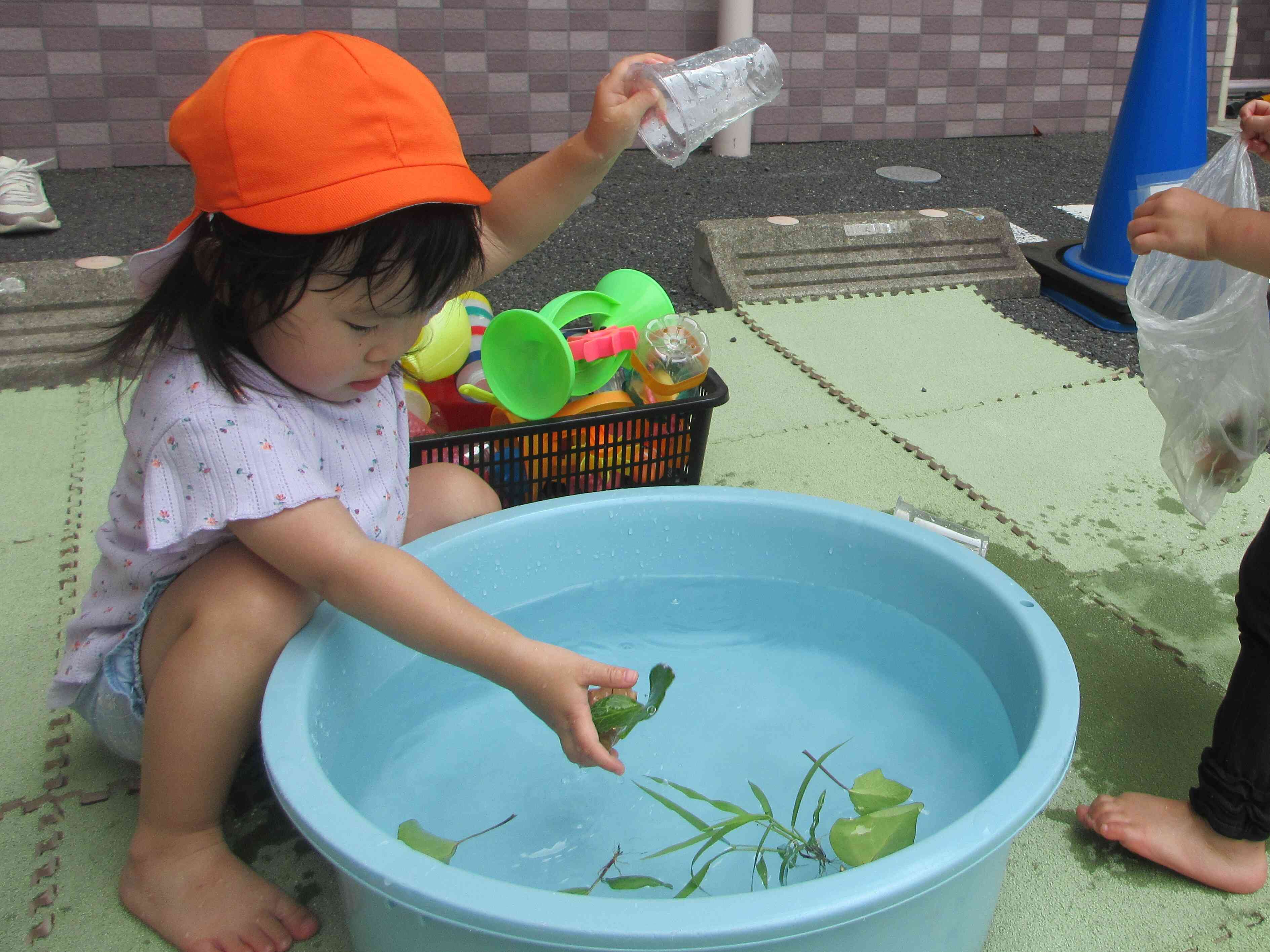 まだまだ水遊び