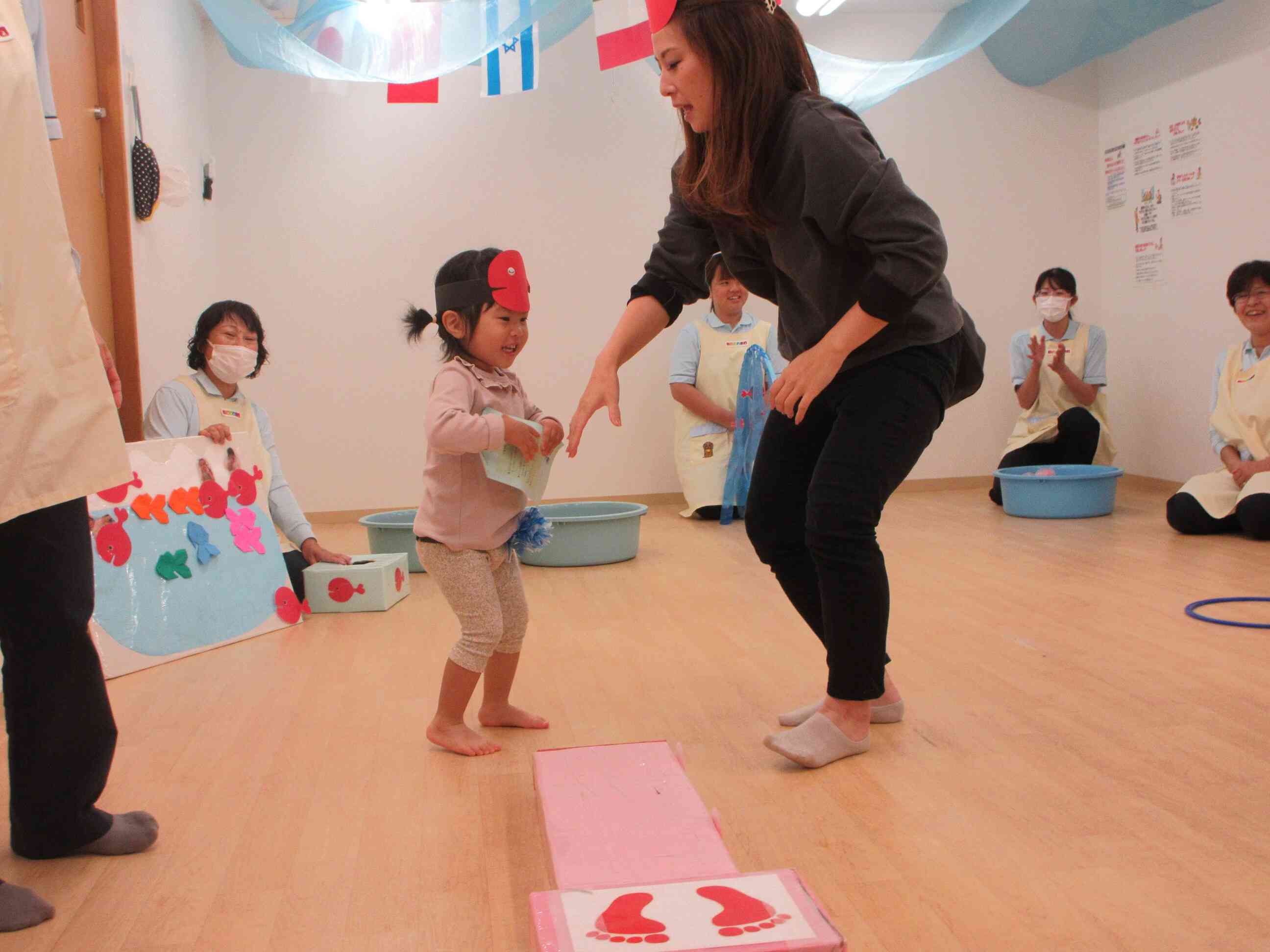 お母さんと一緒に金魚に変身