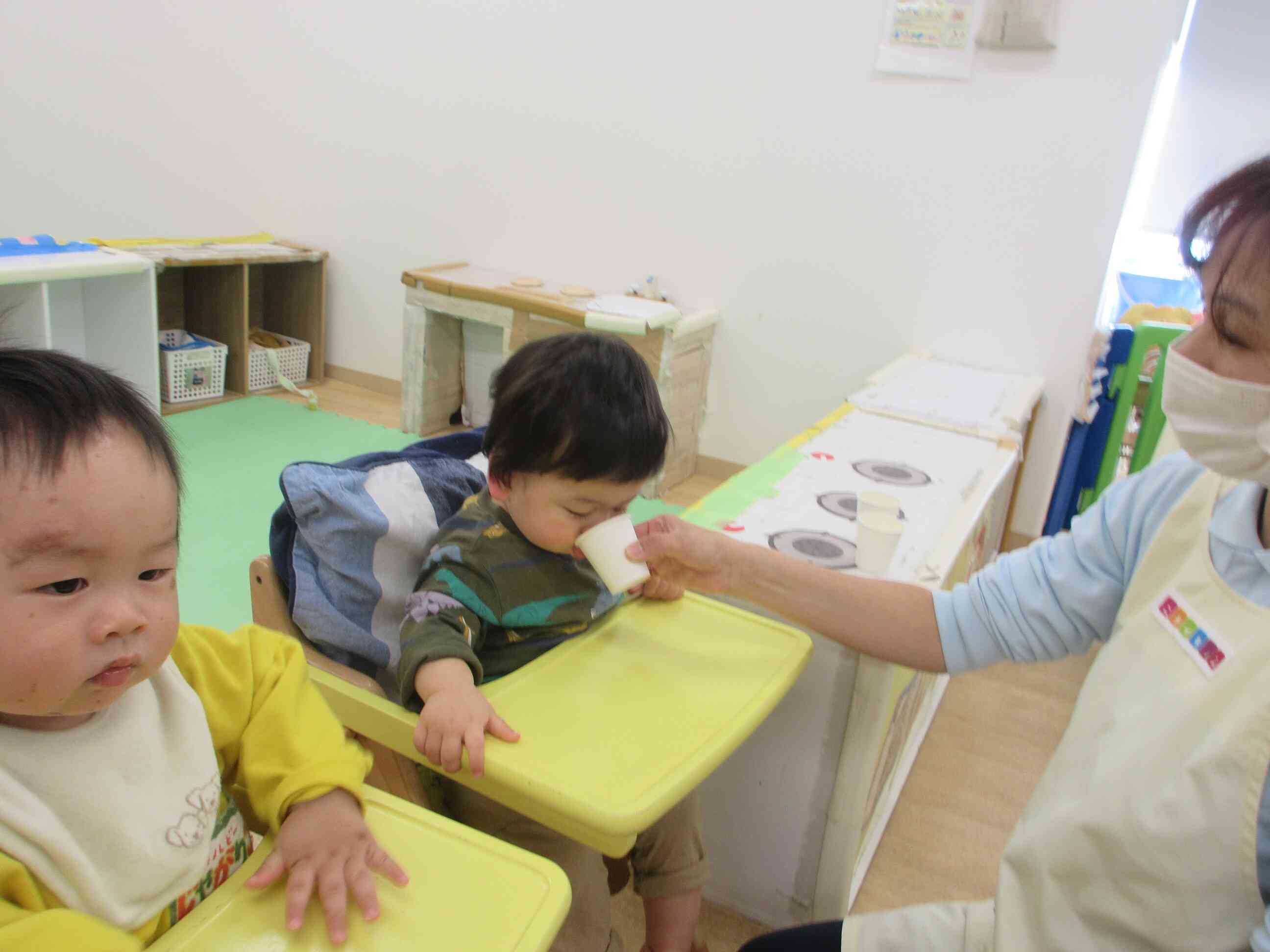 ひよこ組のお友だちもお出しの飲み比べをしましたよ