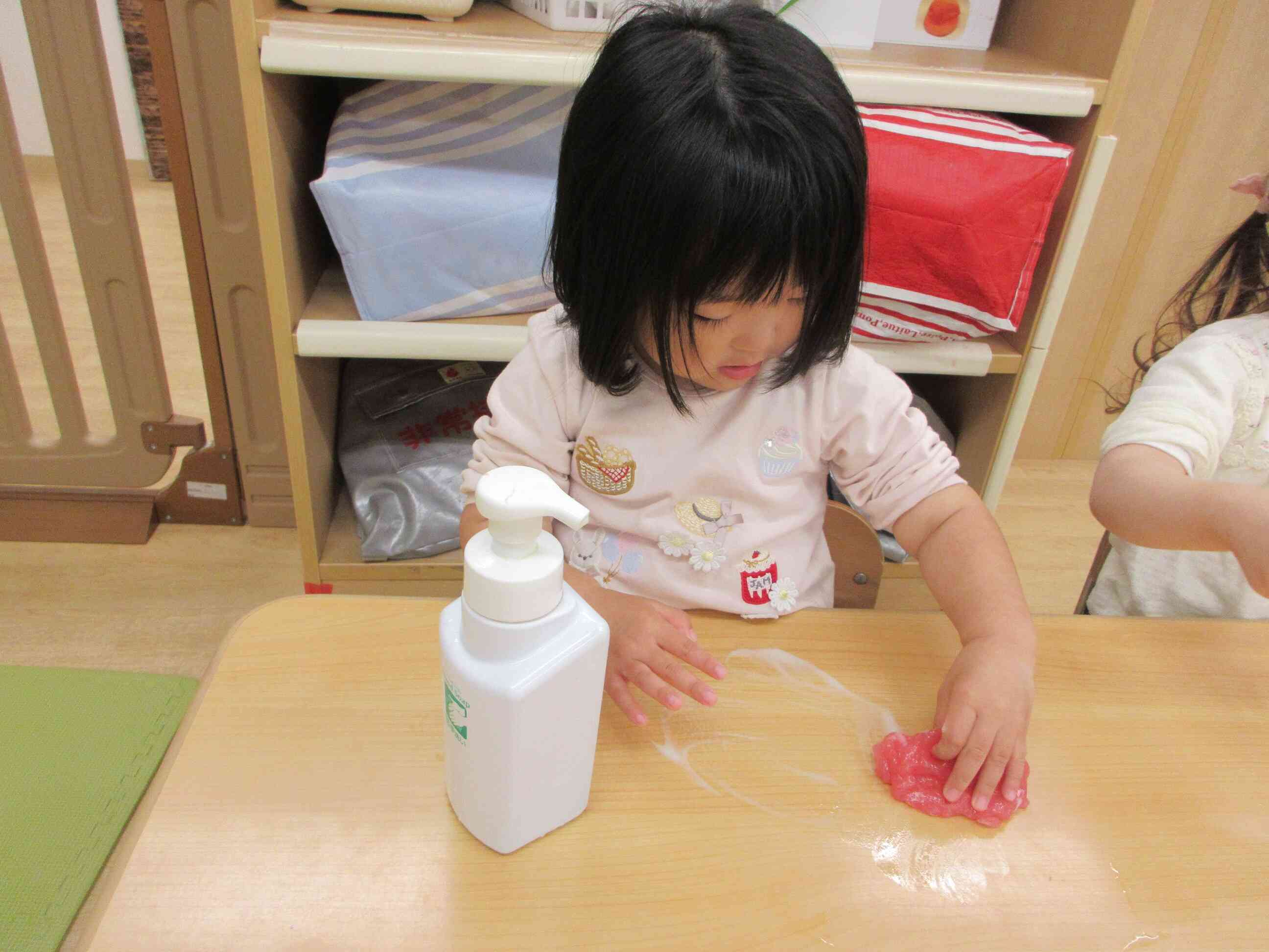 スライムのこの感触が楽しいんだよね♪