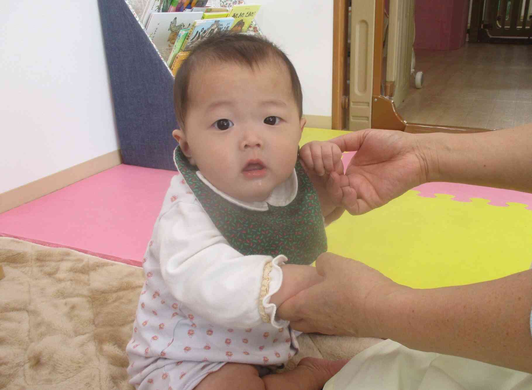 低月齢さんはお部屋でゆったり活動しています