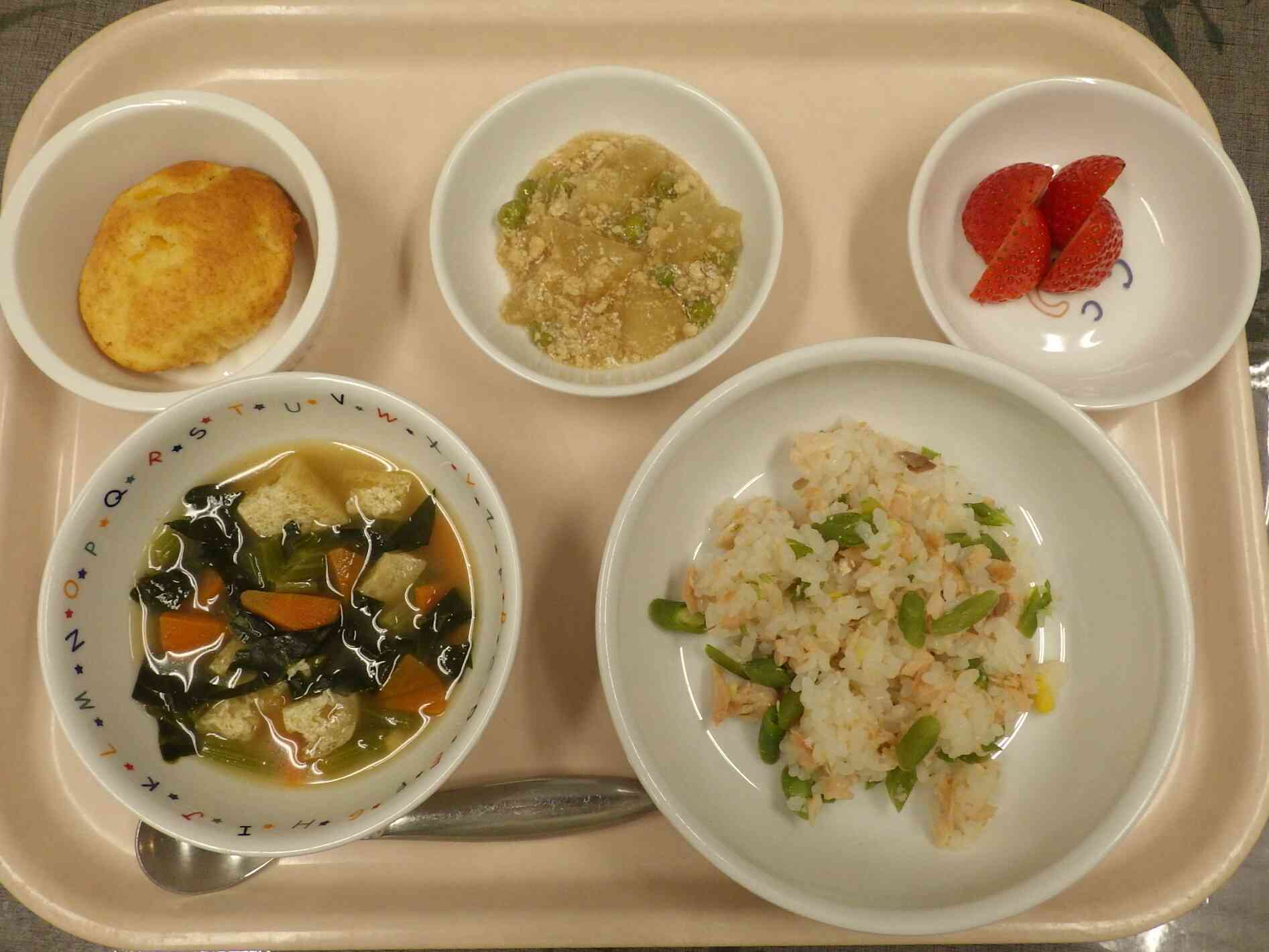 3月3日の給食・午後のおやつ