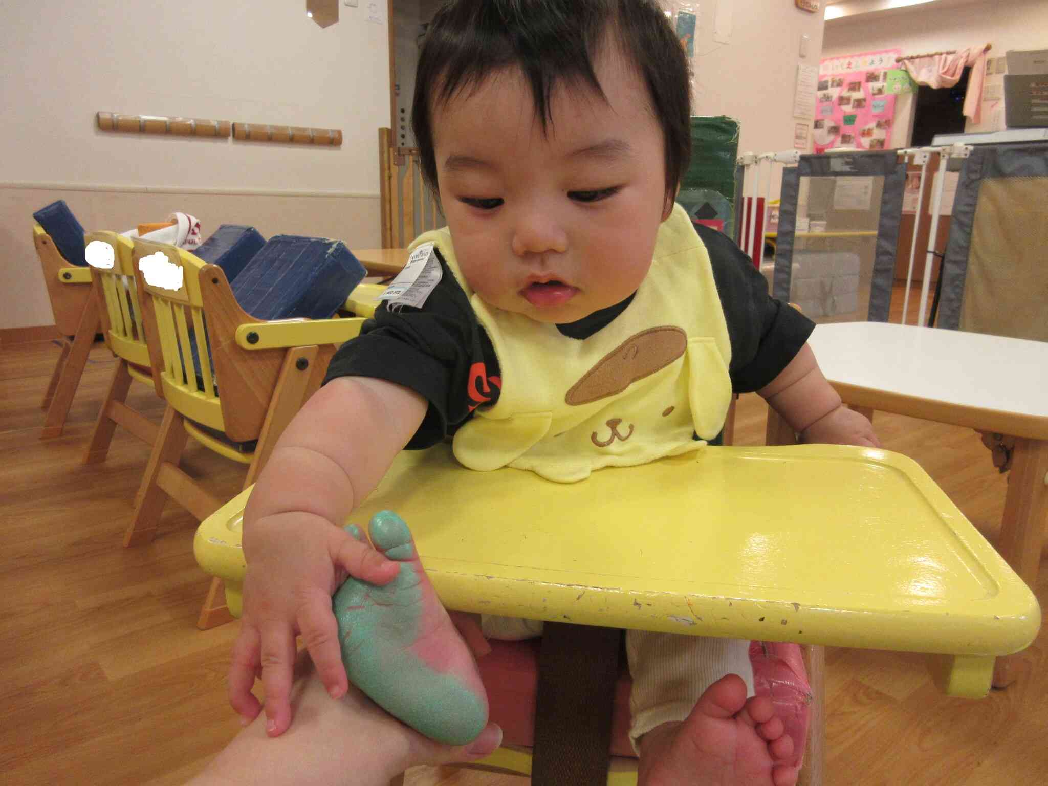 インクがついて気になるな～！触っちゃおう！