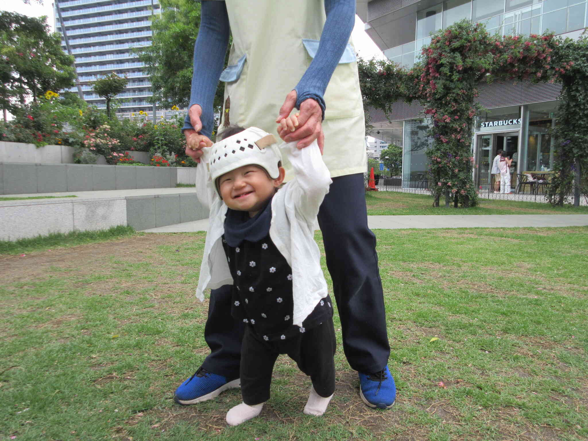 お散歩楽しいな（0歳児）