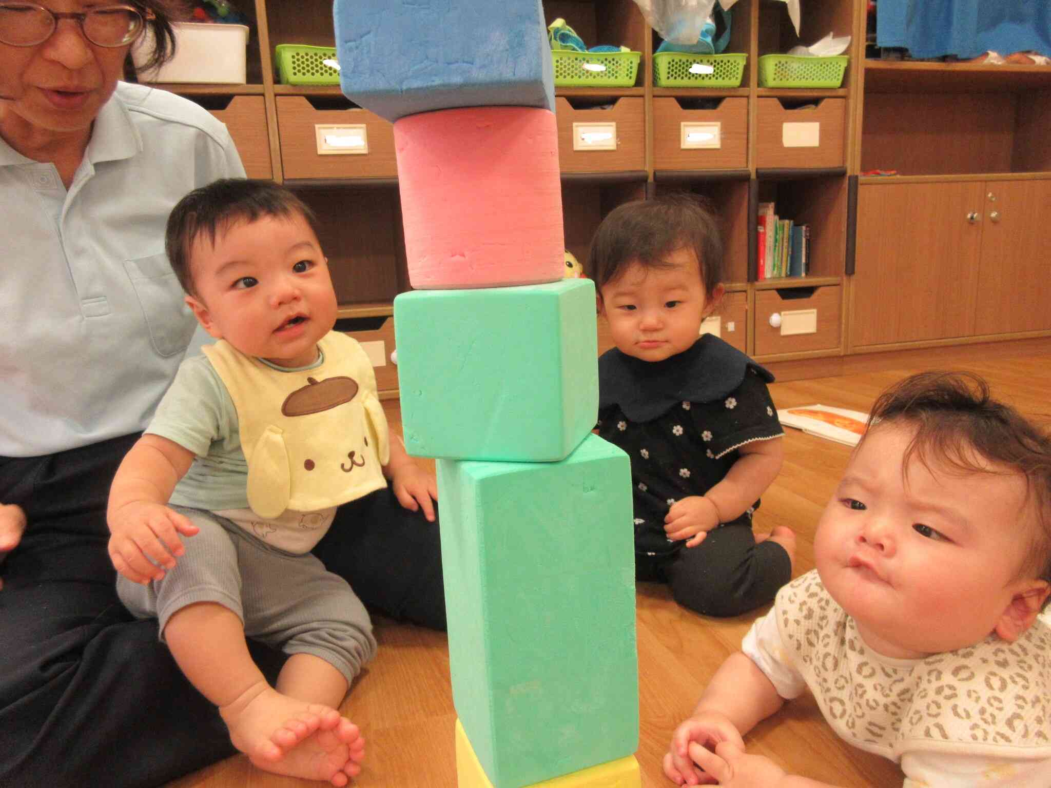 ブロック遊び（0歳児）