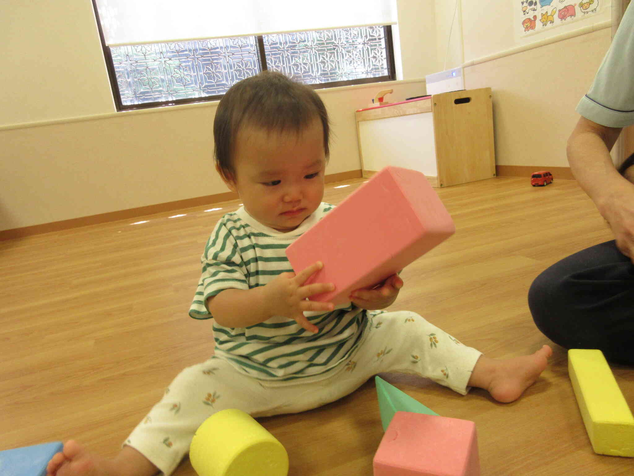 どうやって積み上げようかな？真剣に考えています