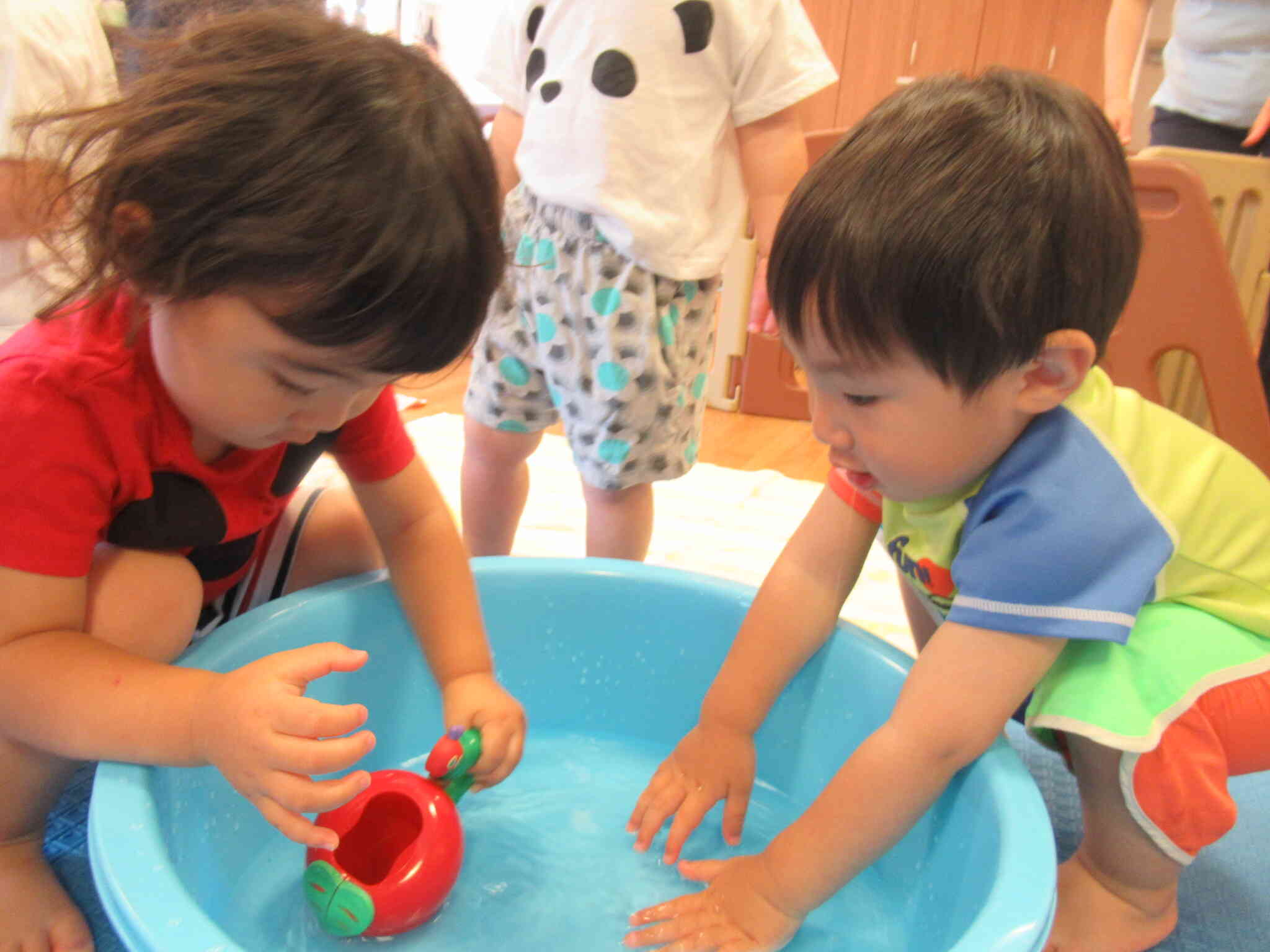 水遊びをしました！（１歳児）