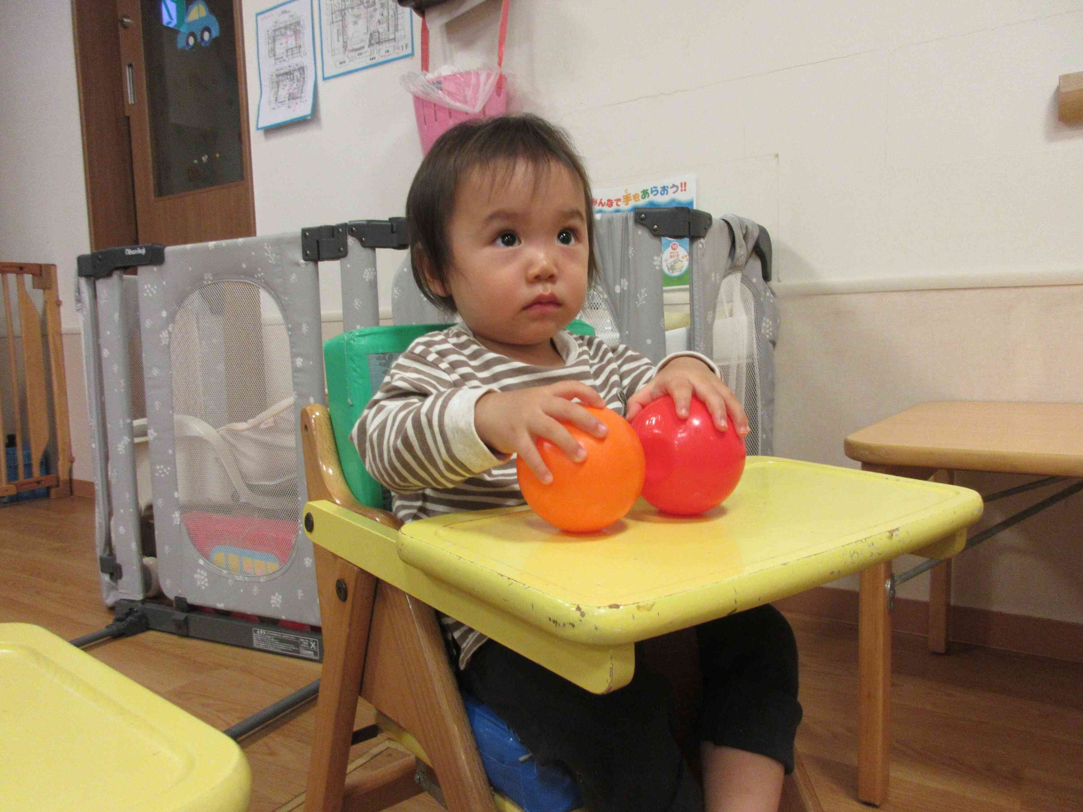 ボールでリズム遊び(0歳児)