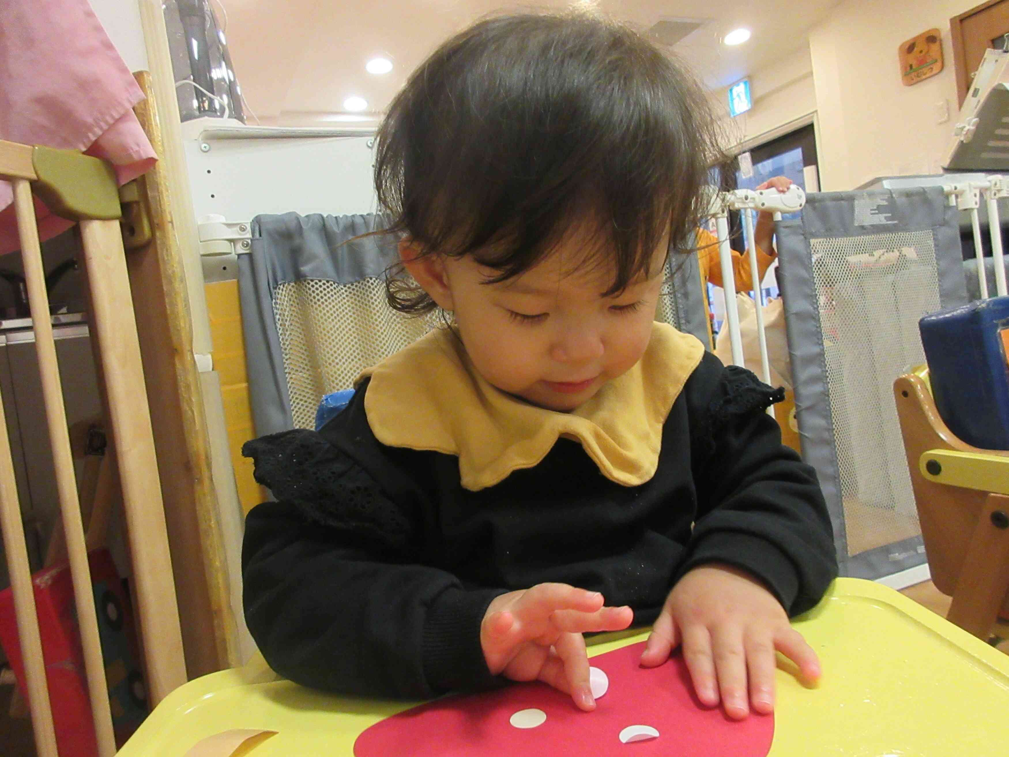 シール貼り楽しいな！