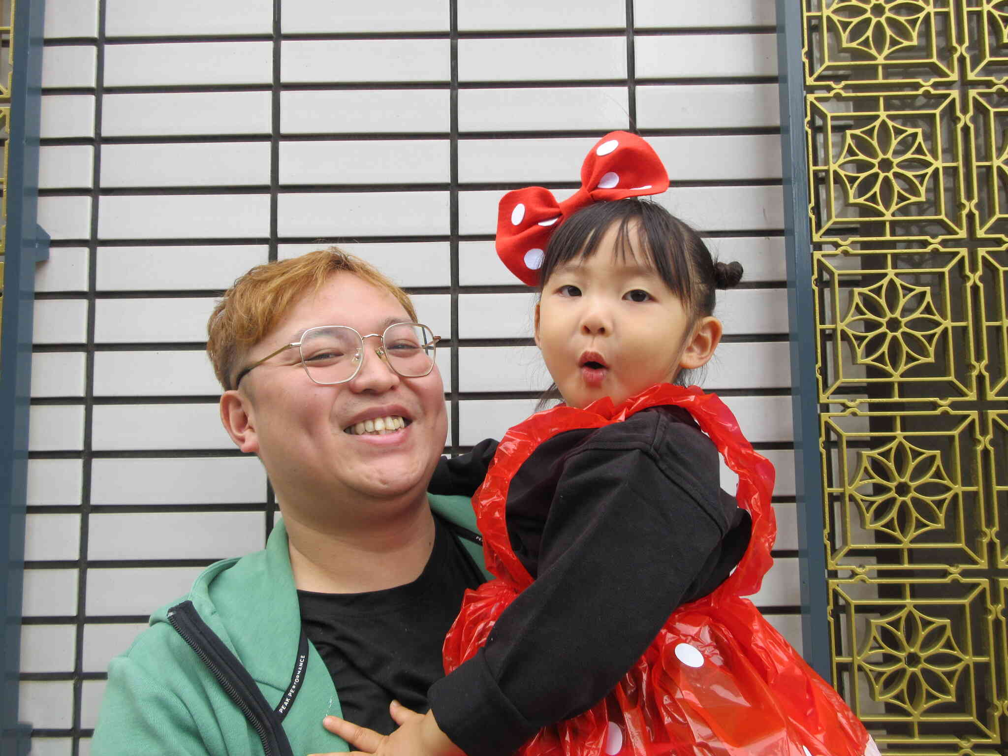 パパに抱っこしてもらって嬉しいね♪