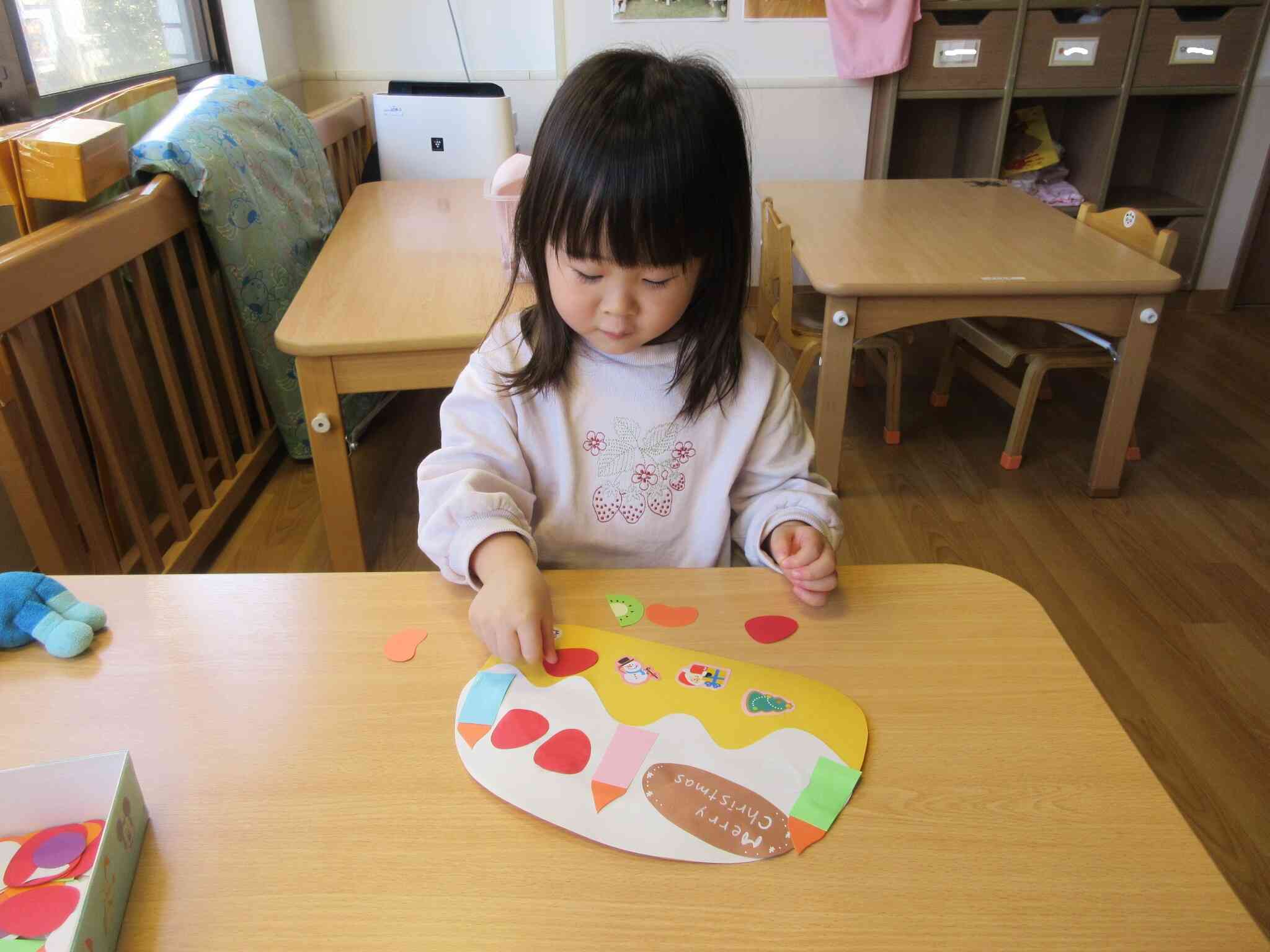 クリスマスケーキの製作をしたよ！（2歳児）