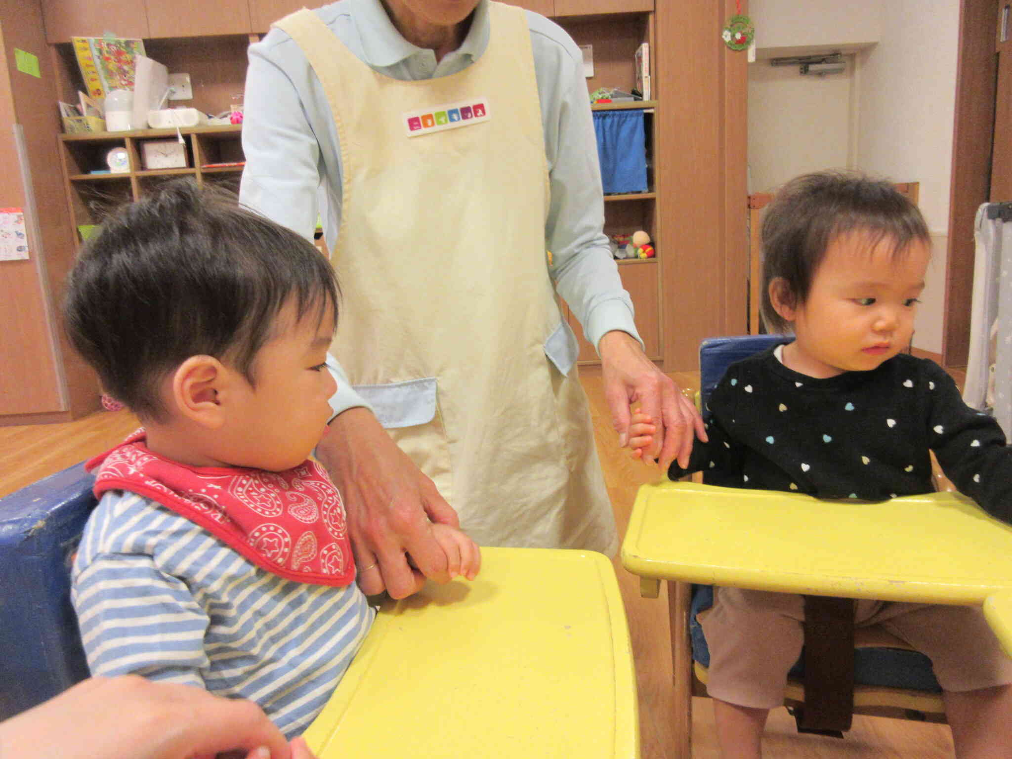 最後はおててを繋いでさようならのお歌を歌います♪