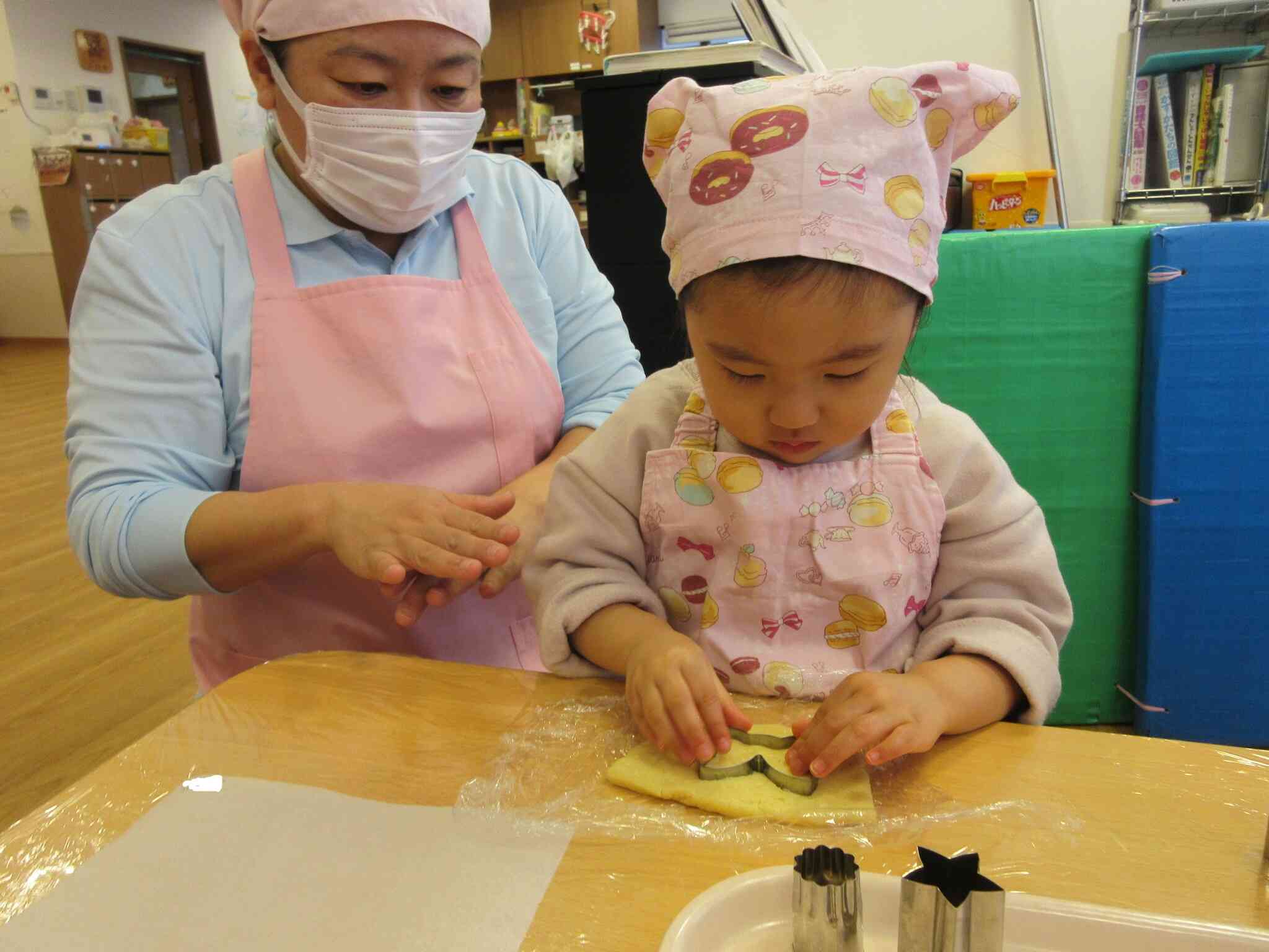 食育活動～クッキーの型抜き編～