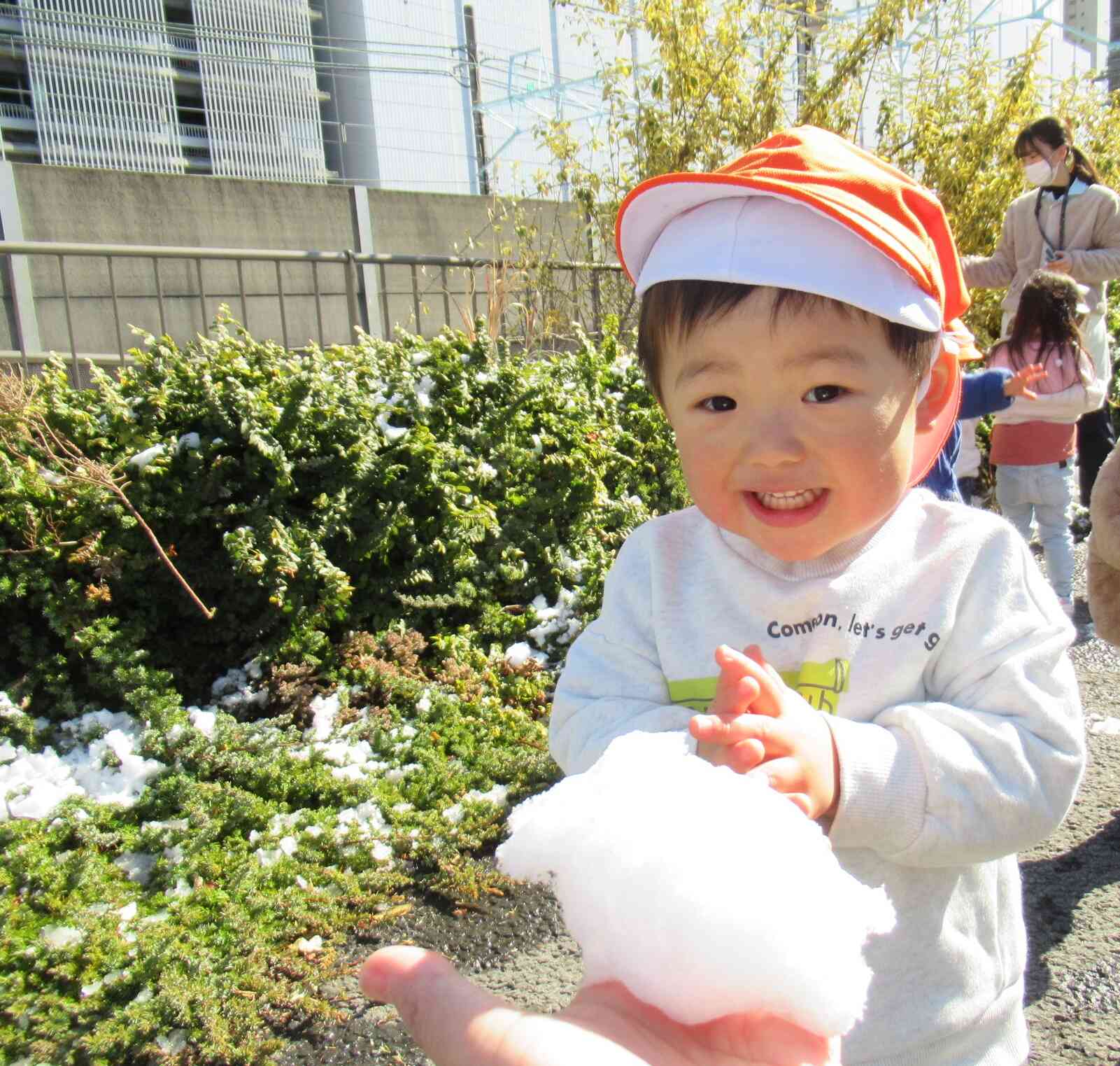 雪遊びをしたよ！(0、1、2歳児)